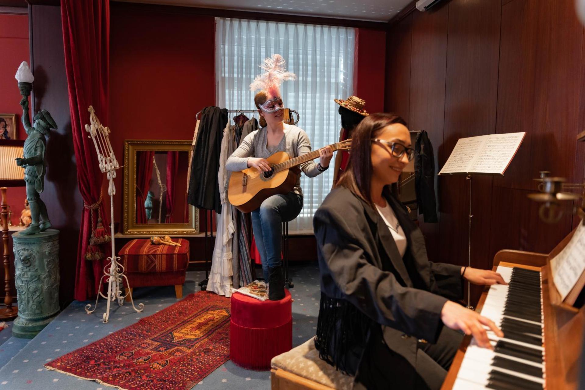 Communal lounge/ TV room