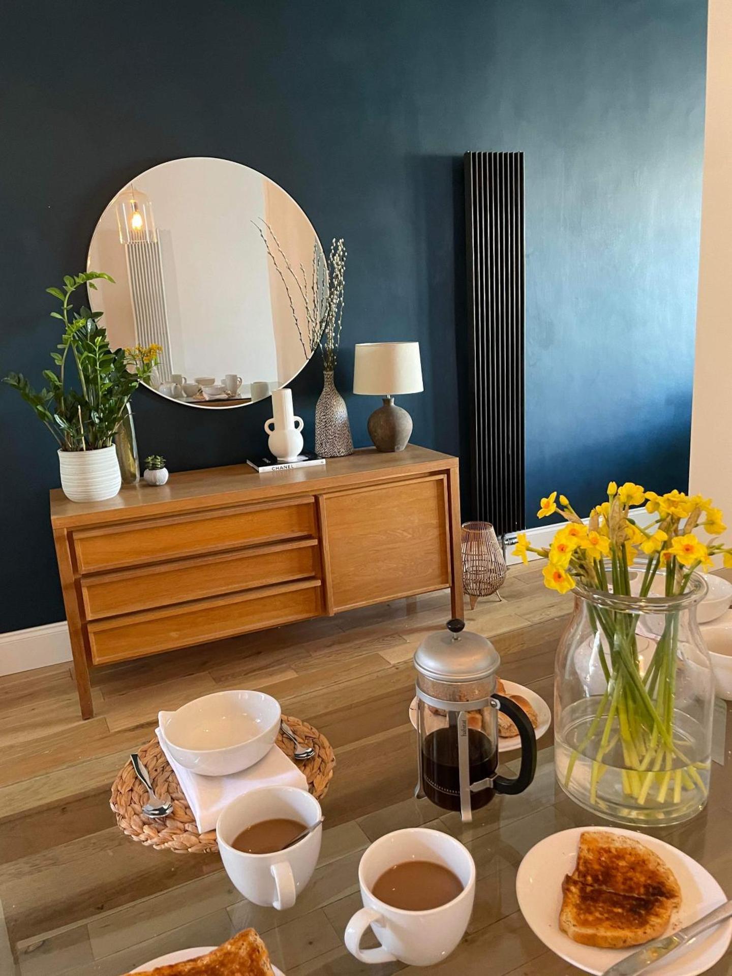 The Clock Tower Apartment - Spacious, Modern, 2 Bed Room Apartment , Southsea with Free parking - sleeps 4