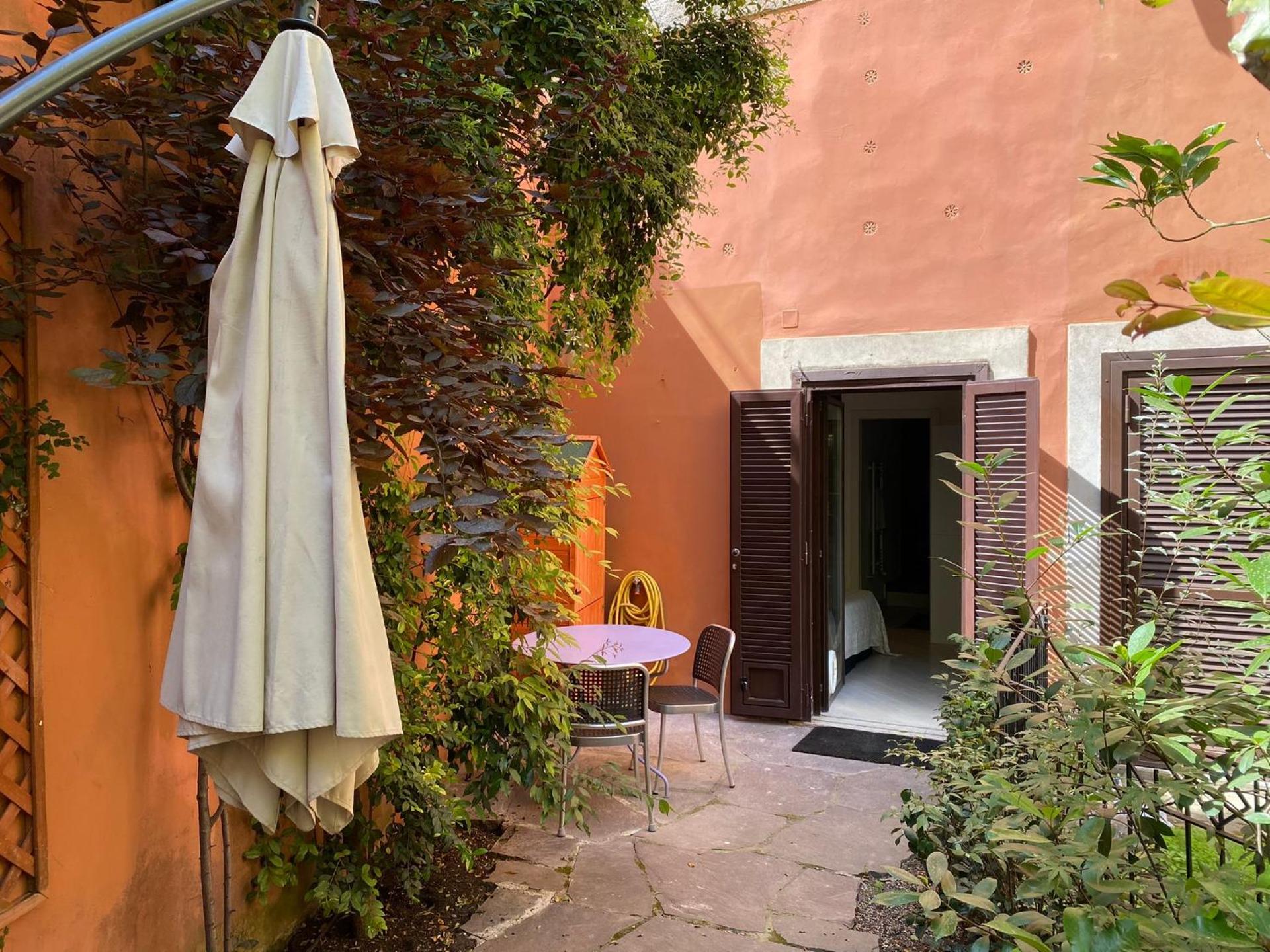 Rione Monti Studio Apt with private garden