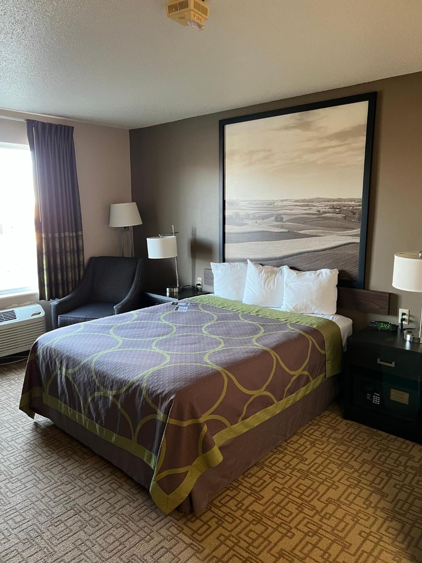 Queen Room - Mobility Access/Non-Smoking