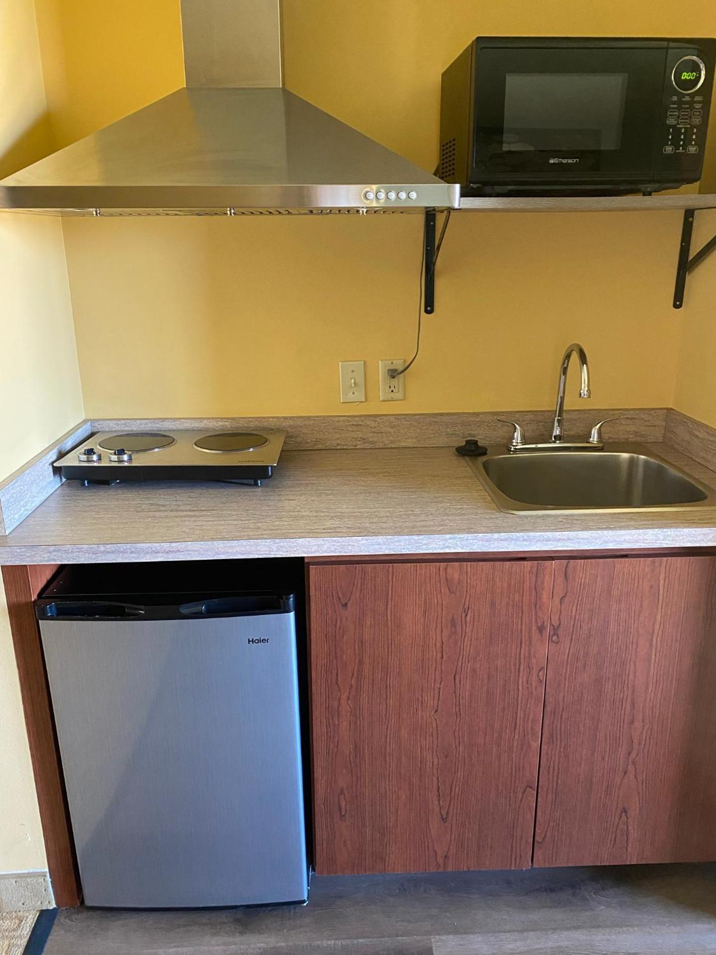 Deluxe King Suite with Jetted Tub and Kitchenette - Non-Smoking