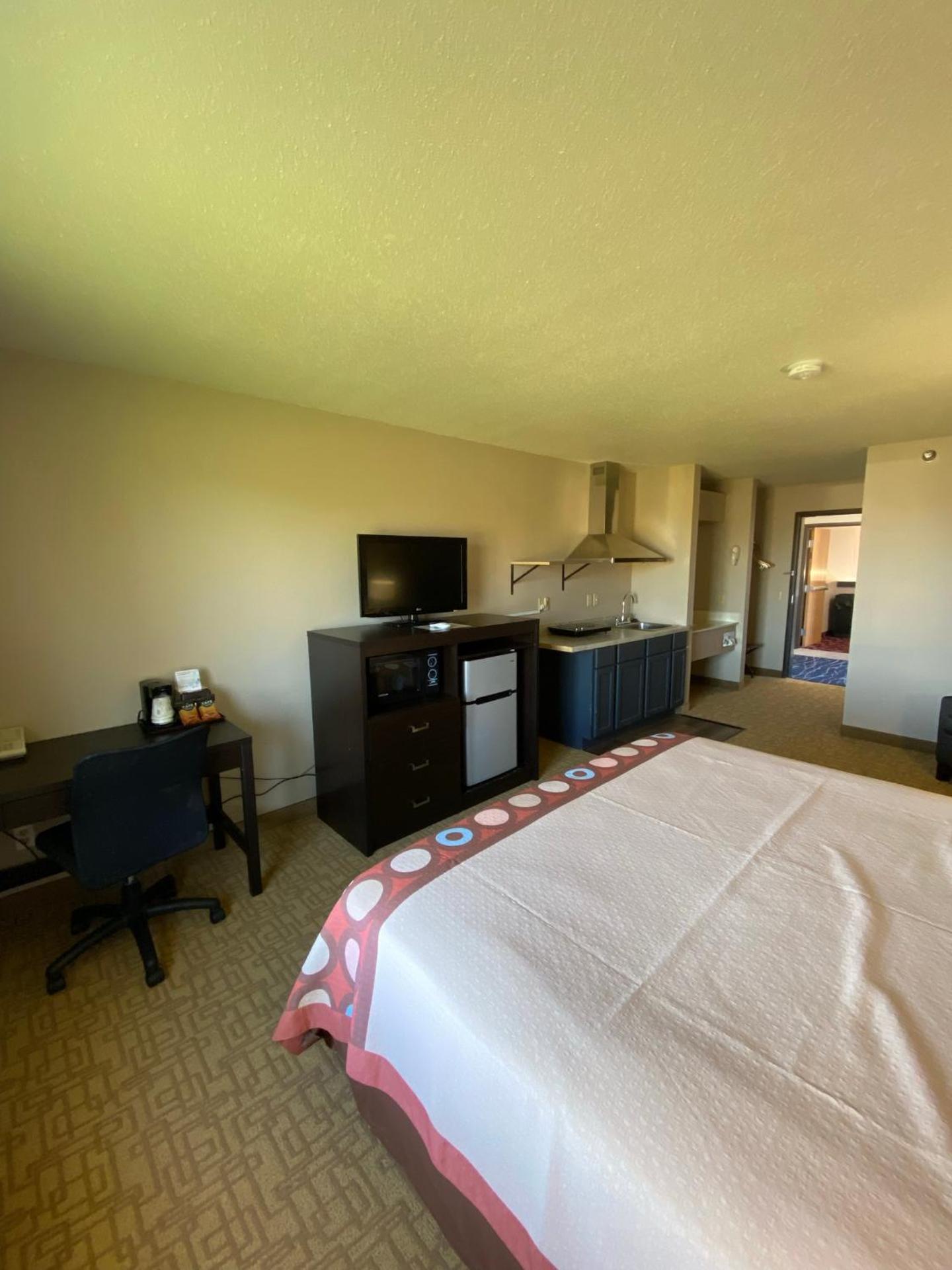 King Room with Kitchenette - Non-Smoking