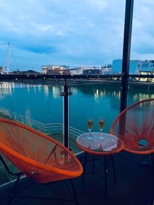 Luxury 2 Bedroom waterfront apartment with balcony