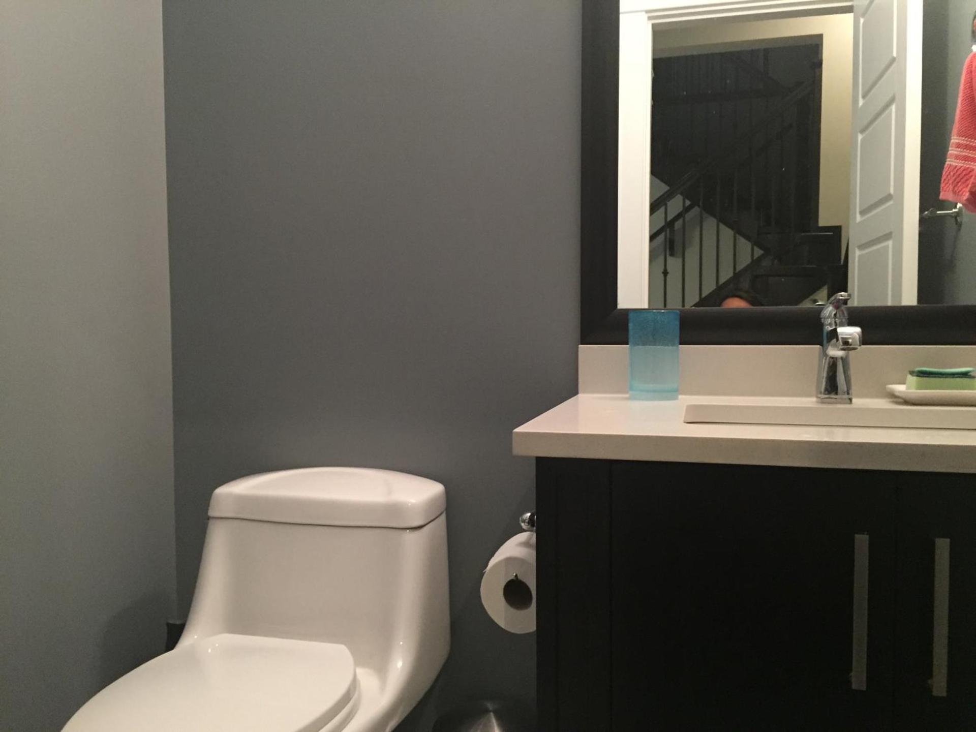 Vancouver Austin Guesthouse