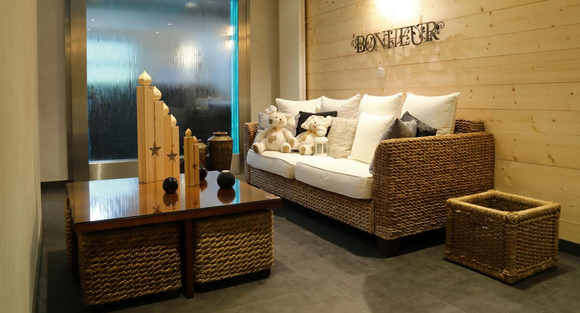 Communal lounge/ TV room