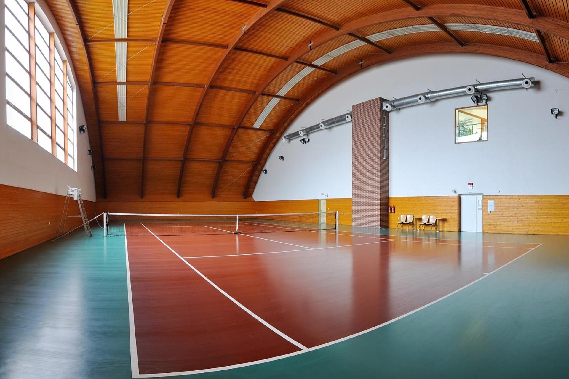 Tennis court