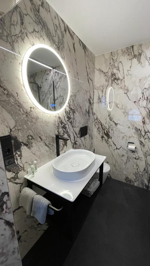 Zimmer & Appartements am Schloßplatz