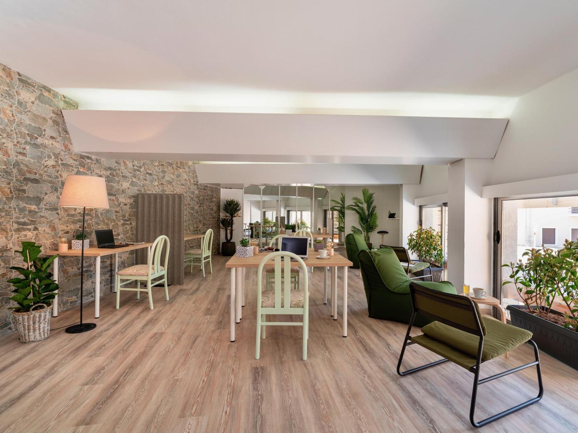 Communal lounge/ TV room