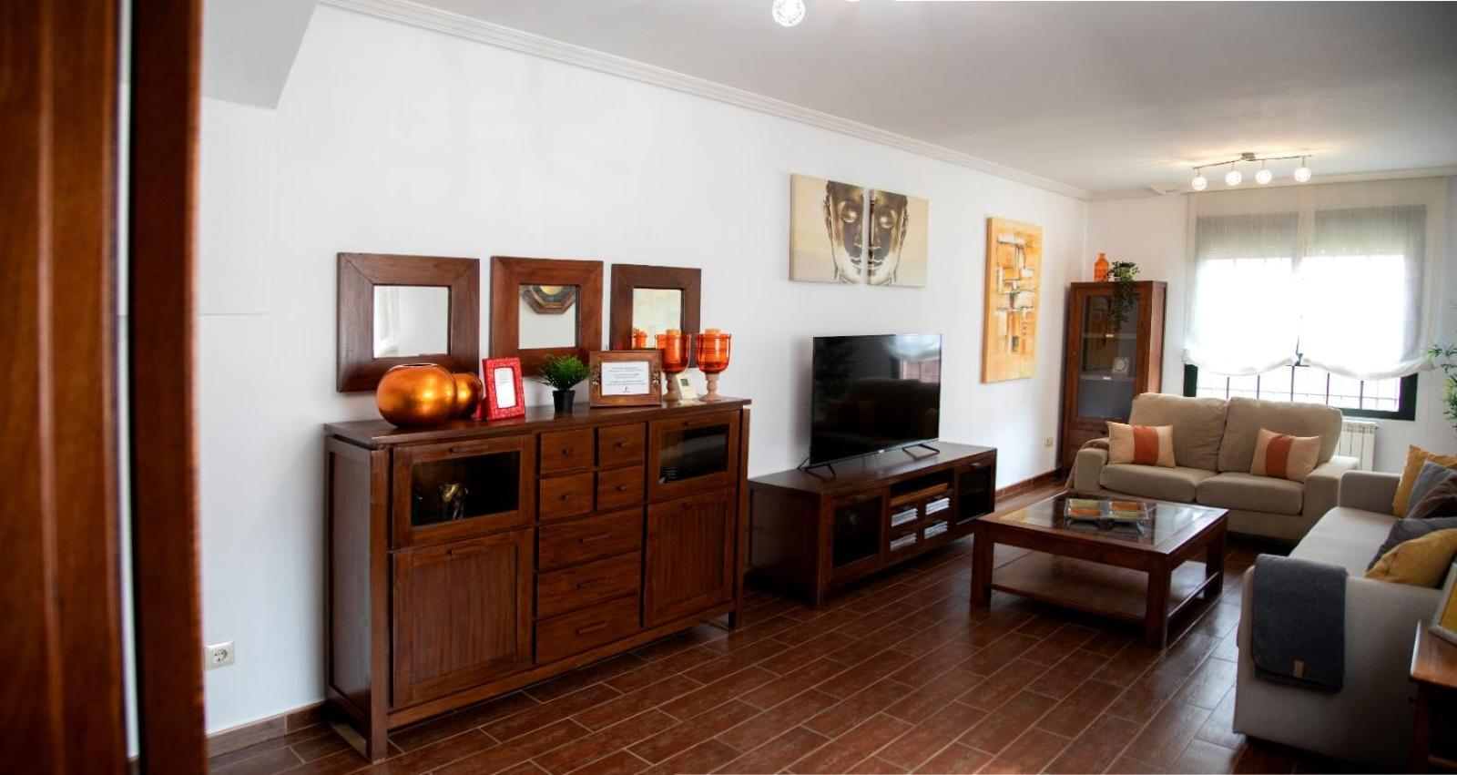 Communal lounge/ TV room