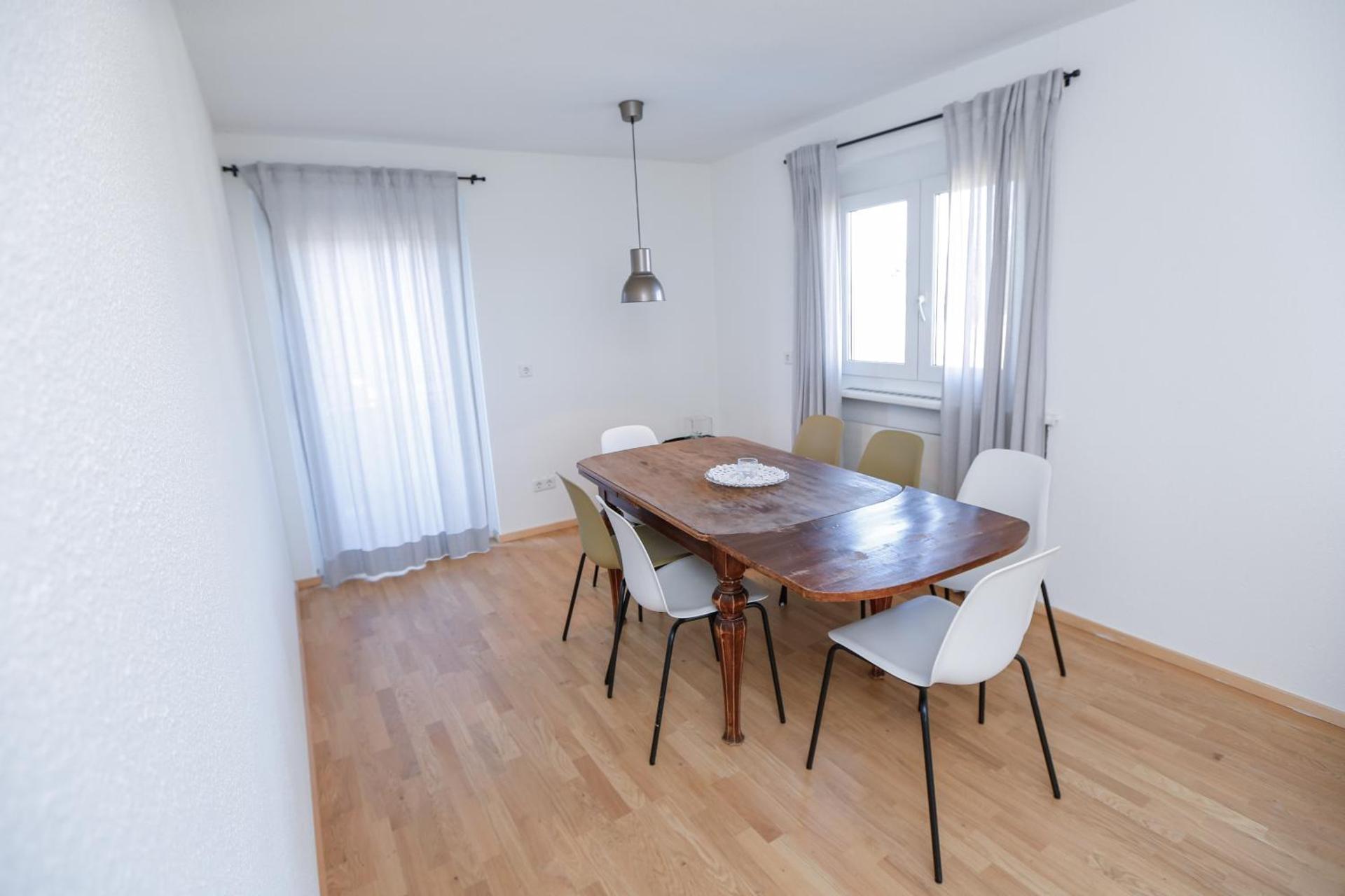 WOHNUNG OBERGESCHOSS mit 3 Schlafzimmer in ruhiger Gegend