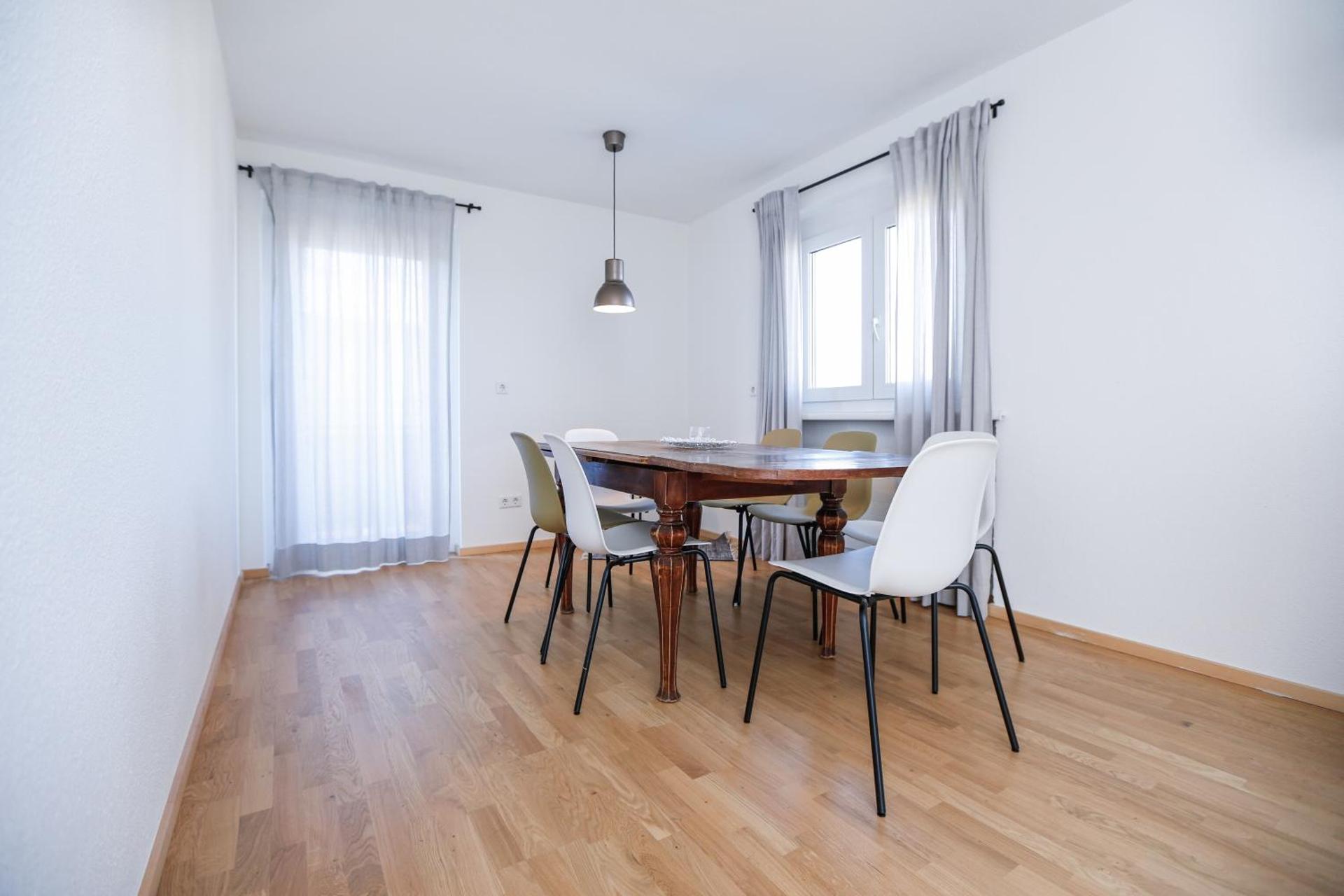 WOHNUNG OBERGESCHOSS mit 3 Schlafzimmer in ruhiger Gegend