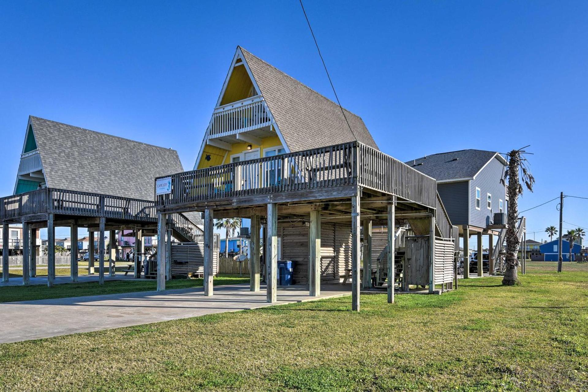 2 Blocks to Surfside Beach A-Frame Home with Deck