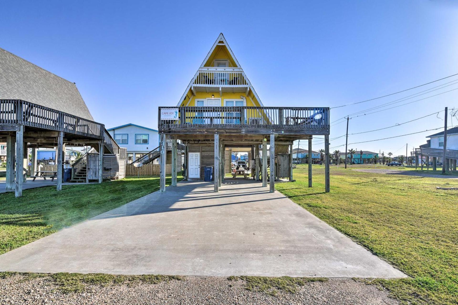2 Blocks to Surfside Beach A-Frame Home with Deck