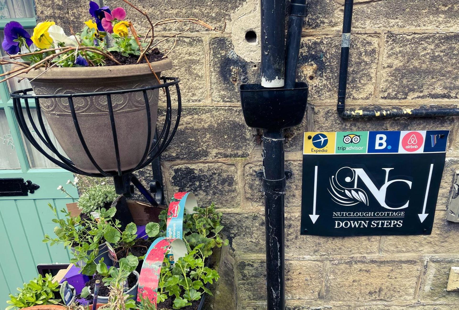 Nutclough Cottage - Log Fire and Valley View - Sleeps 2