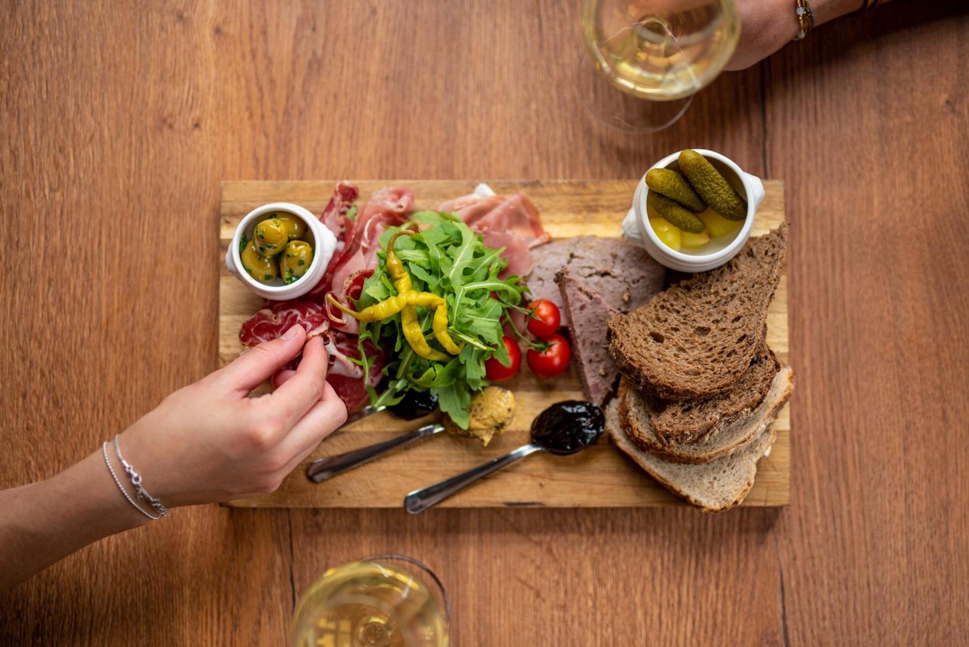 Restaurant/places to eat