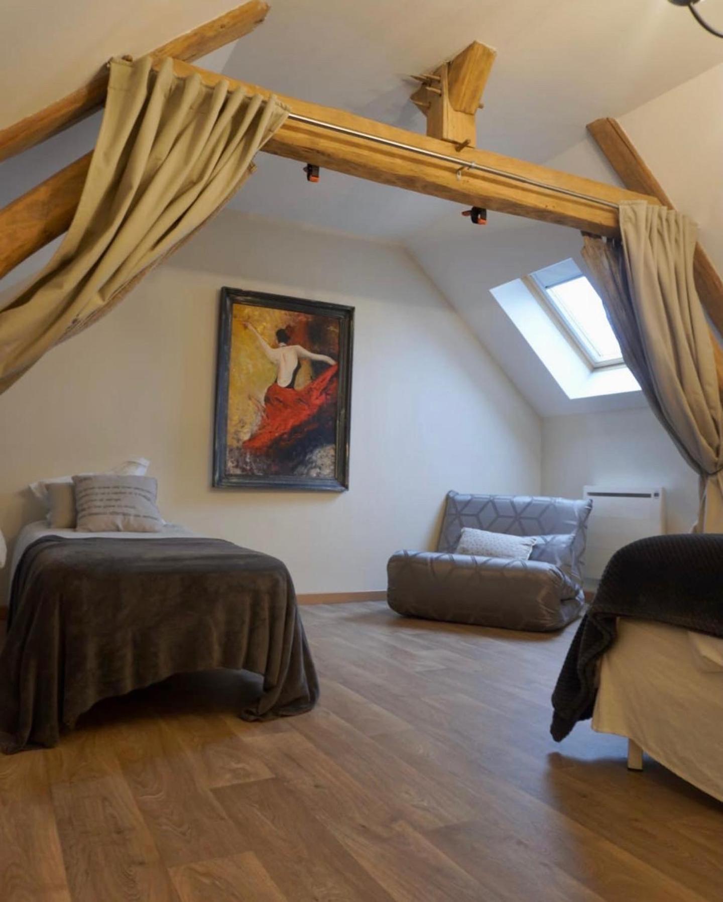 Photo of the whole room