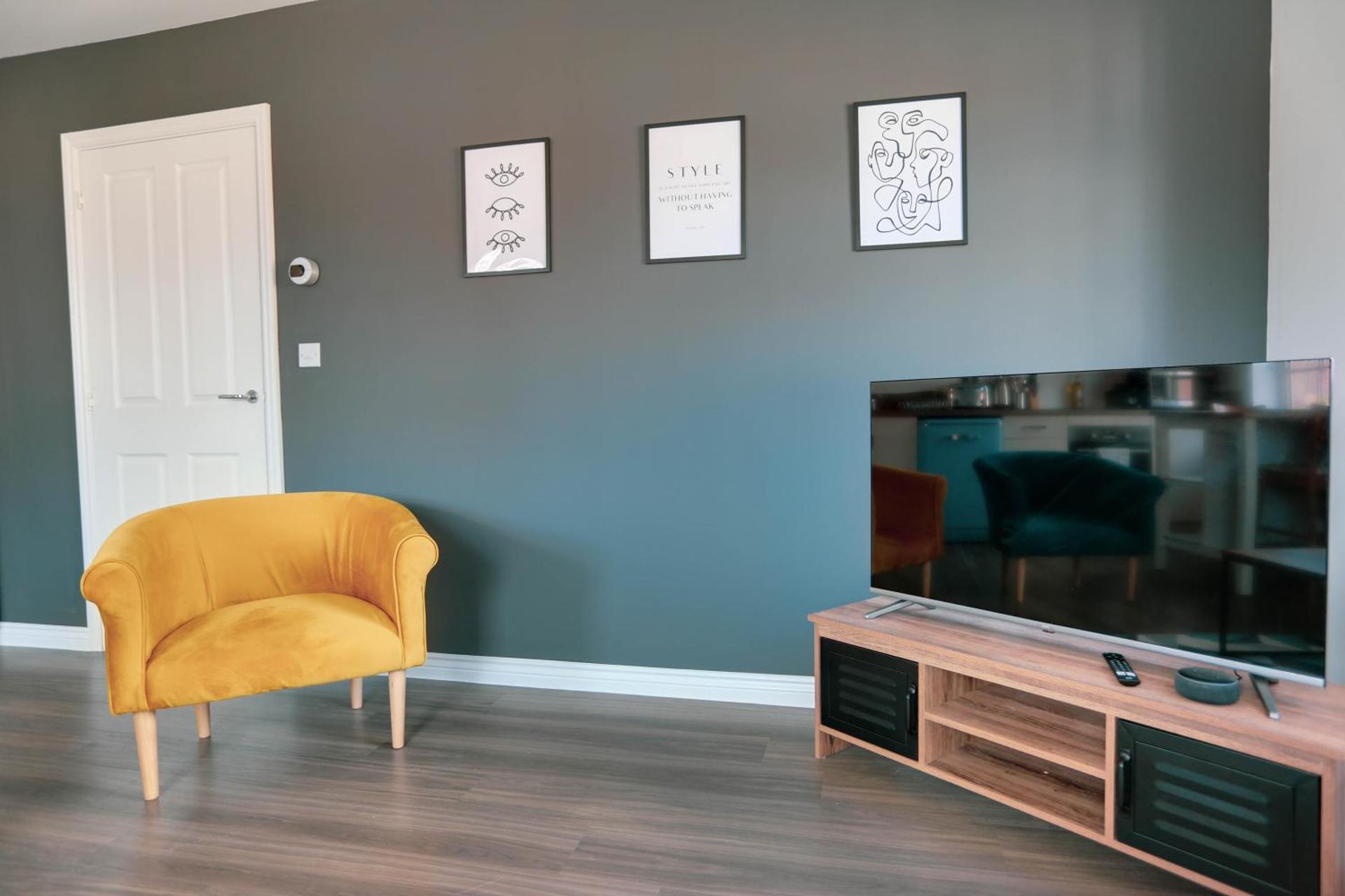 Communal lounge/ TV room