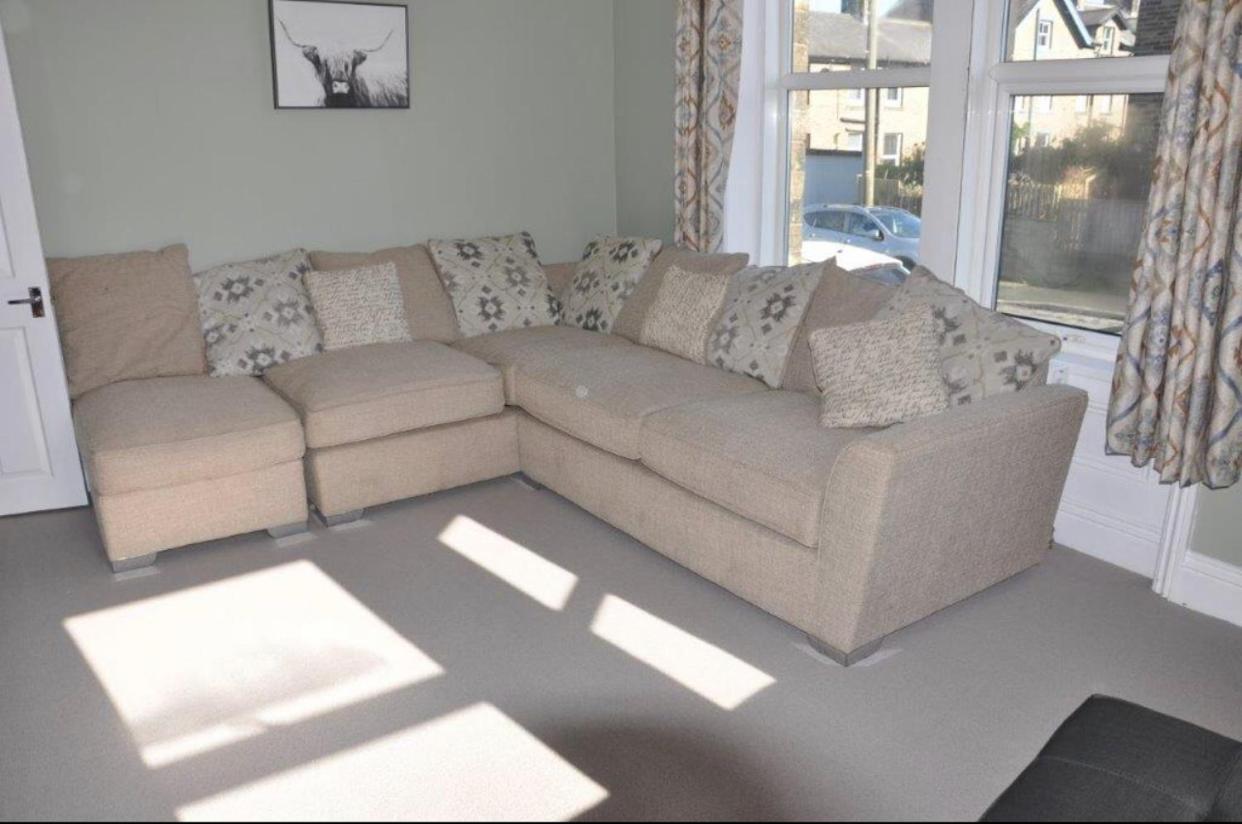 Spacious and bright 1 - bedroom rental unit