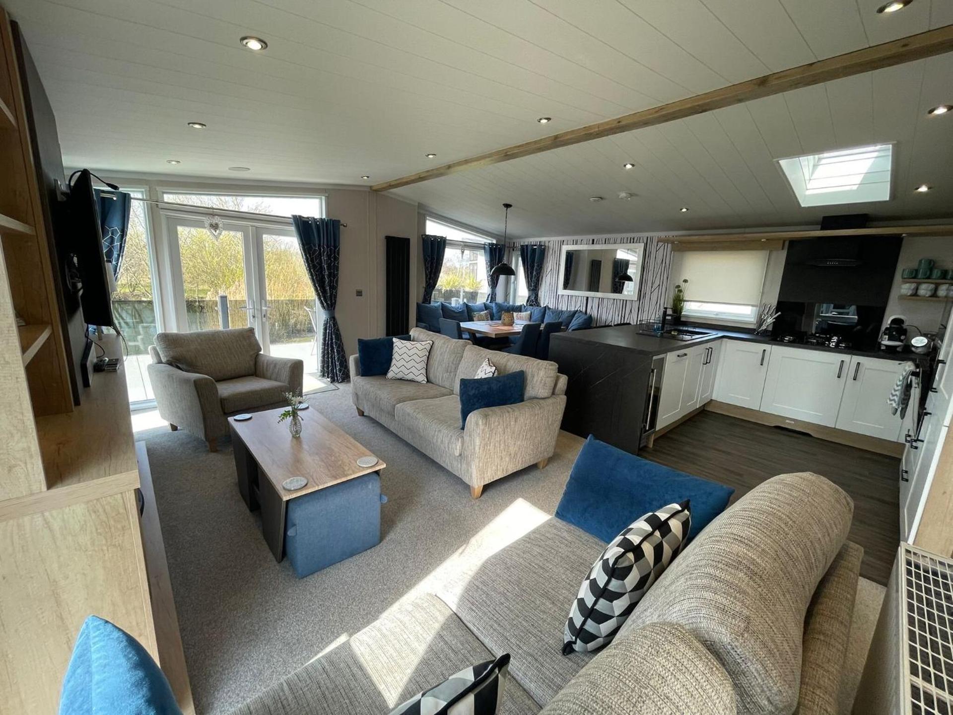 Indulgence Lakeside Lodge i3 with hot tub, private fishing peg situated at Tattershall Lakes Country Park