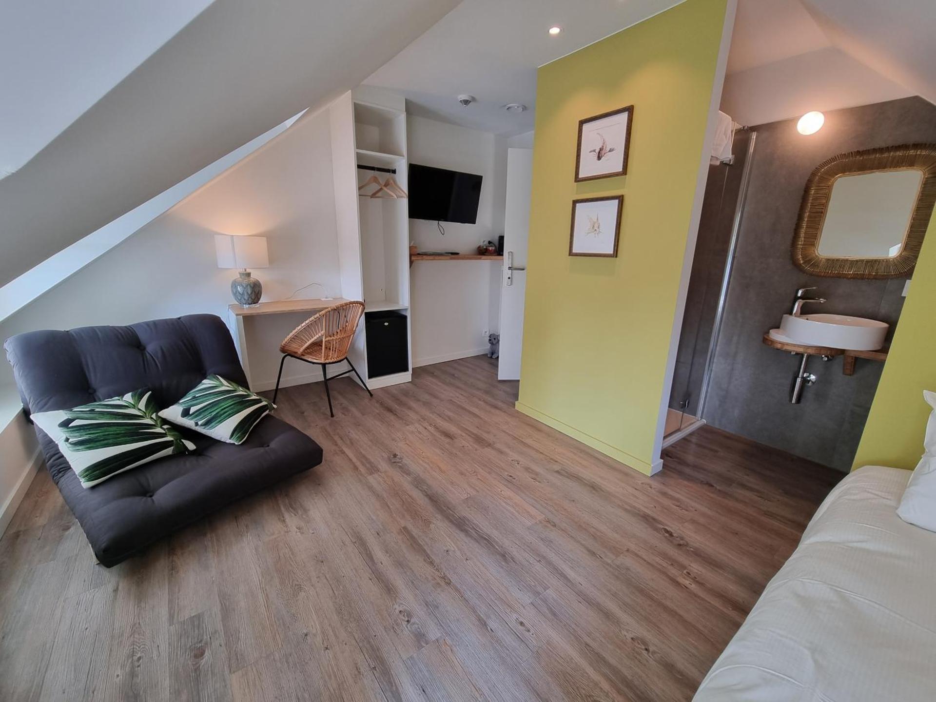 Photo of the whole room