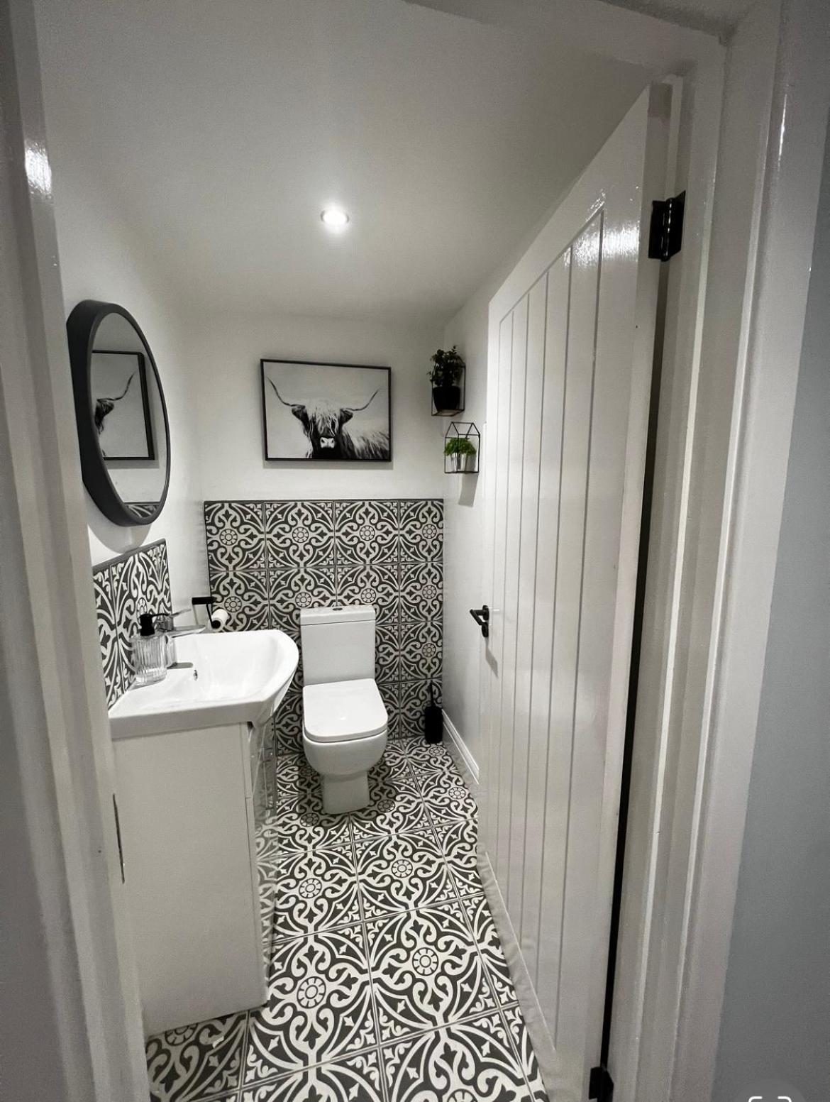 Orchard Lodge -Coastal Retreat, new build, village views, private garden and terrace