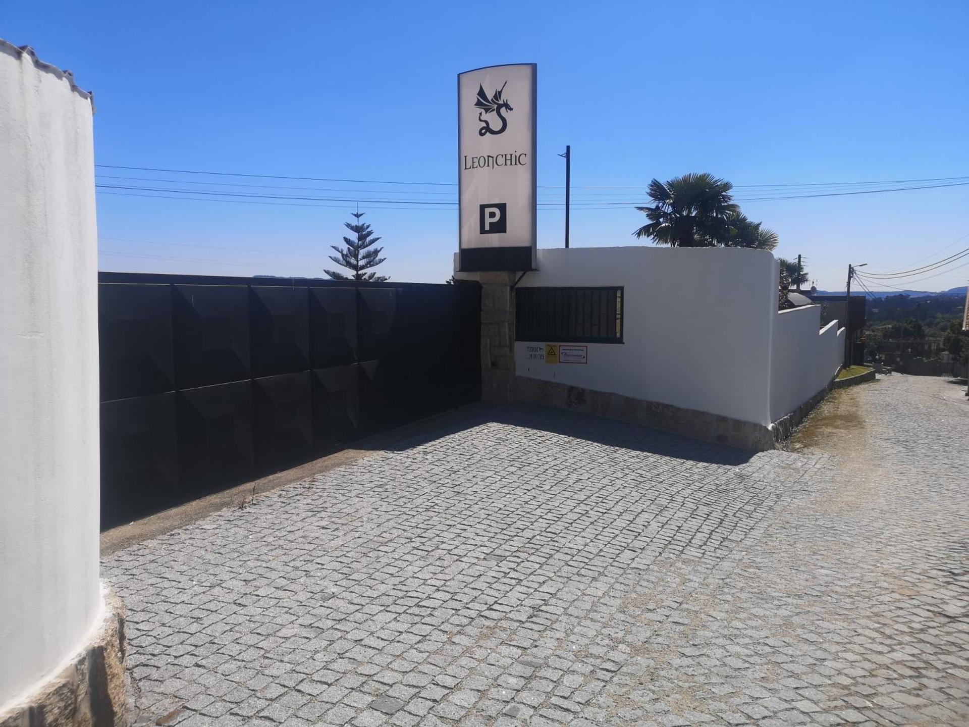 Leonchic - Guest House com Piscina de Água Salgada