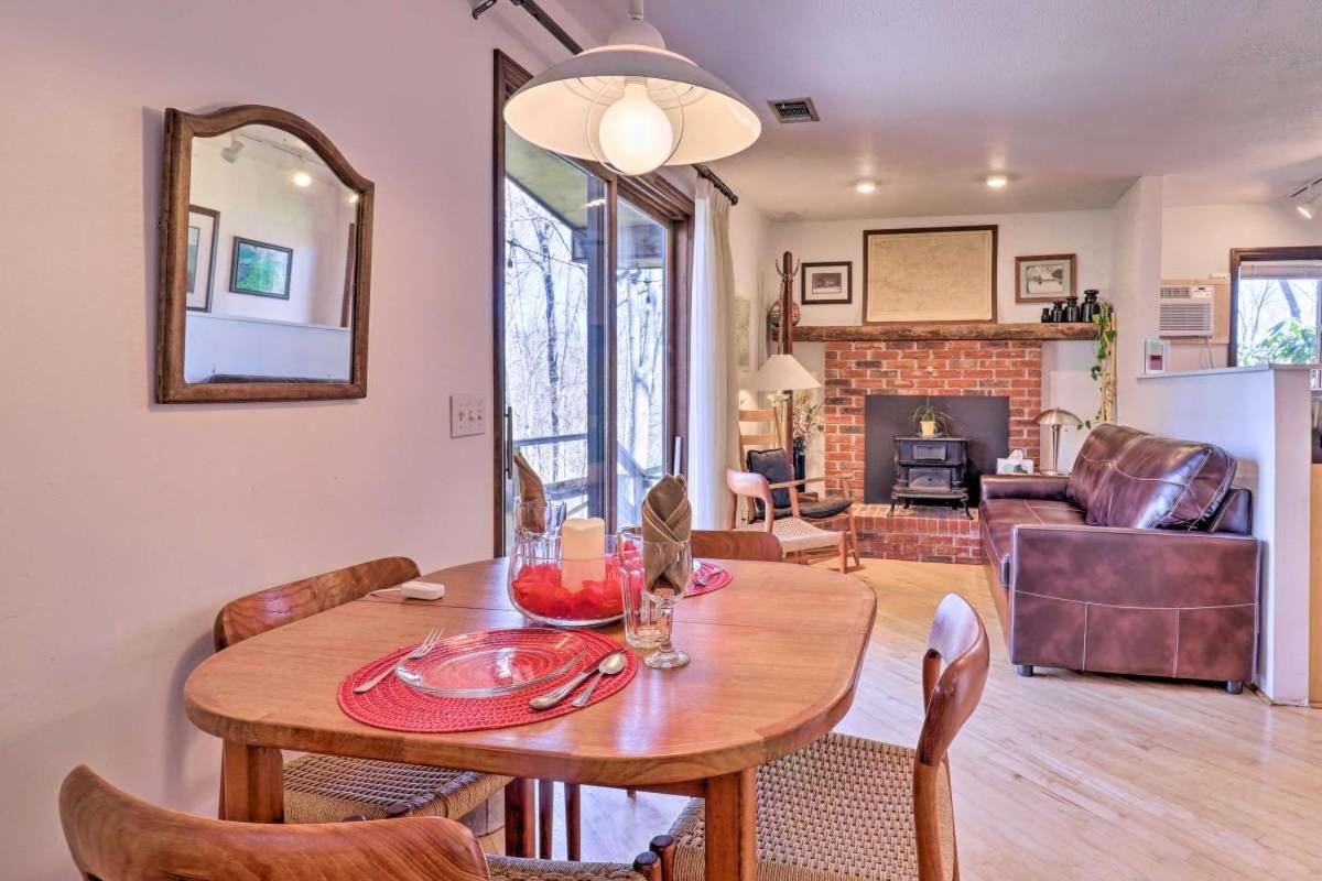 Studio Apartment with Kitchen VERY close to WCU - non smoking & no pets