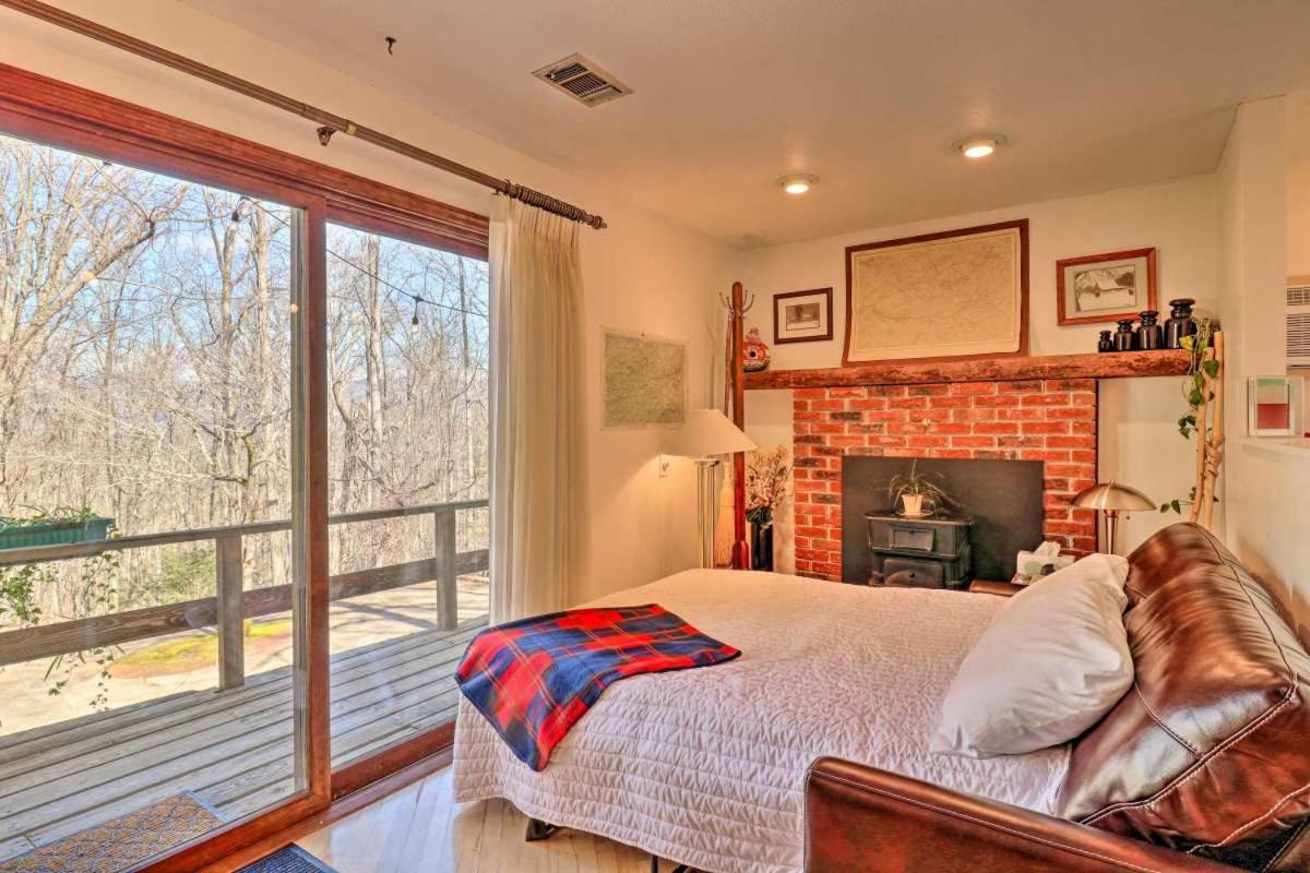 Studio Apartment with Kitchen VERY close to WCU - non smoking & no pets