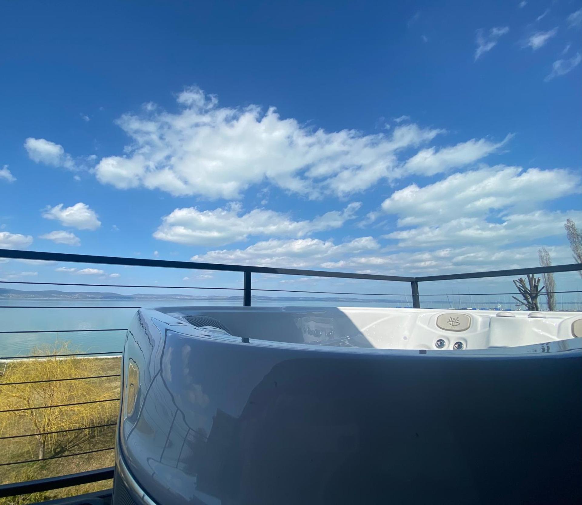 Hullám Panorama & Jacuzzi