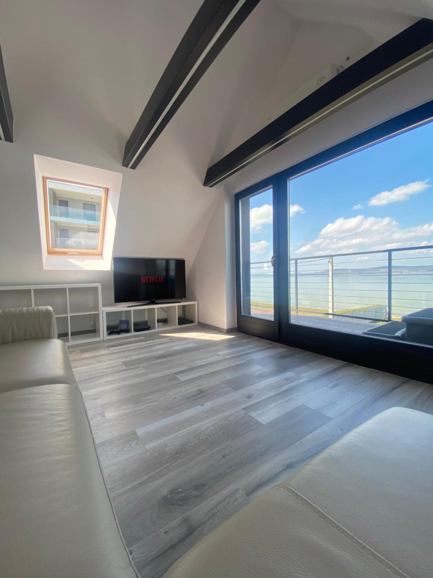 Hullám Panorama & Jacuzzi