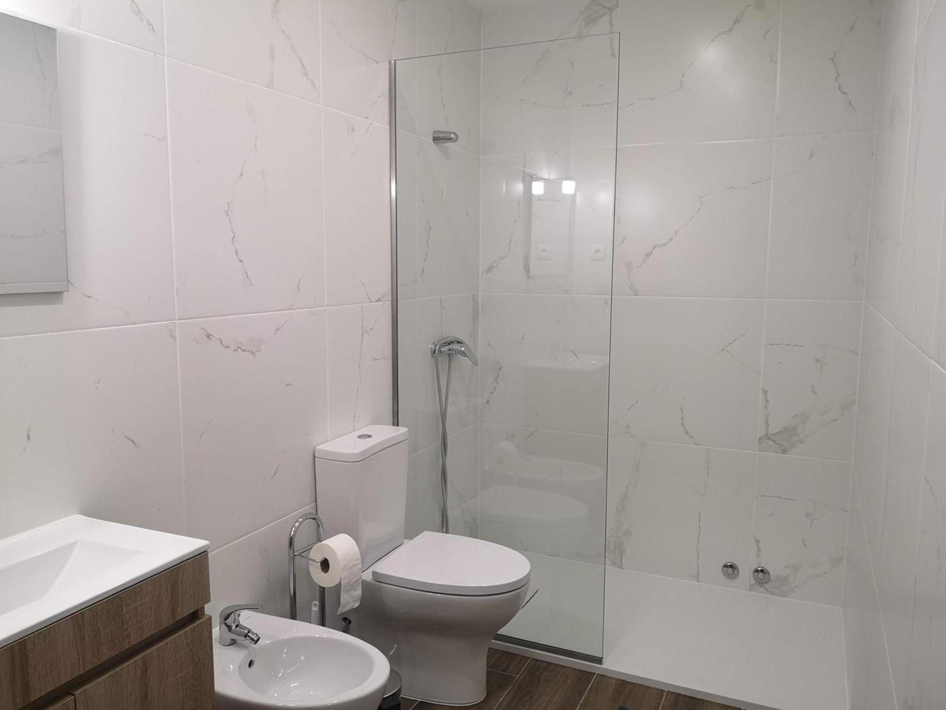 Leonchic - Guest House com Piscina de Água Salgada