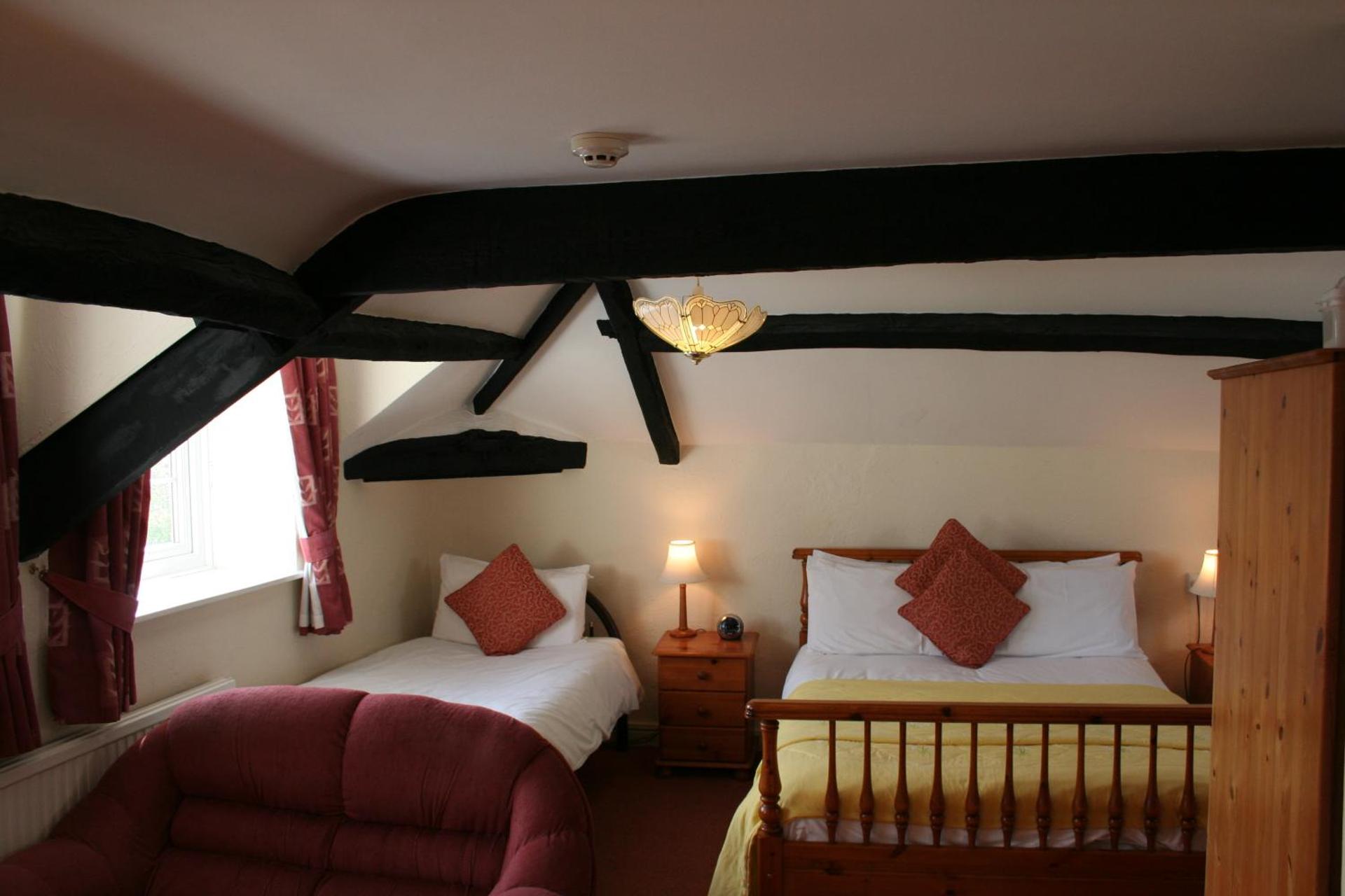 Family Room (2 Adults + 2 Children)