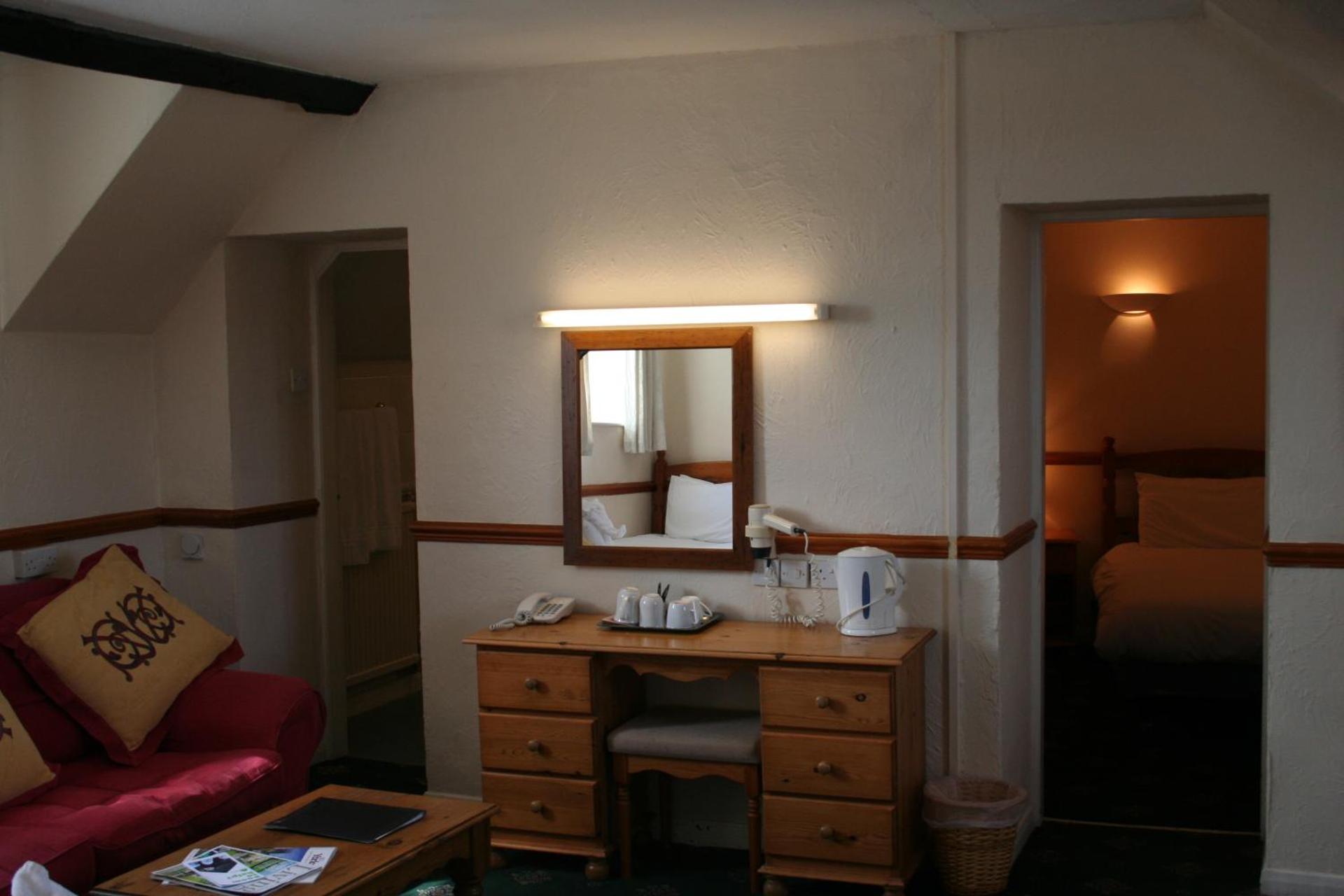 Family Room (2 Adults + 2 Children)