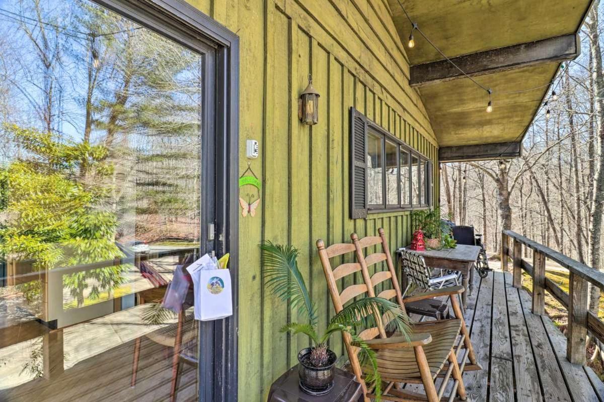 Studio Apartment with Kitchen VERY close to WCU - non smoking & no pets