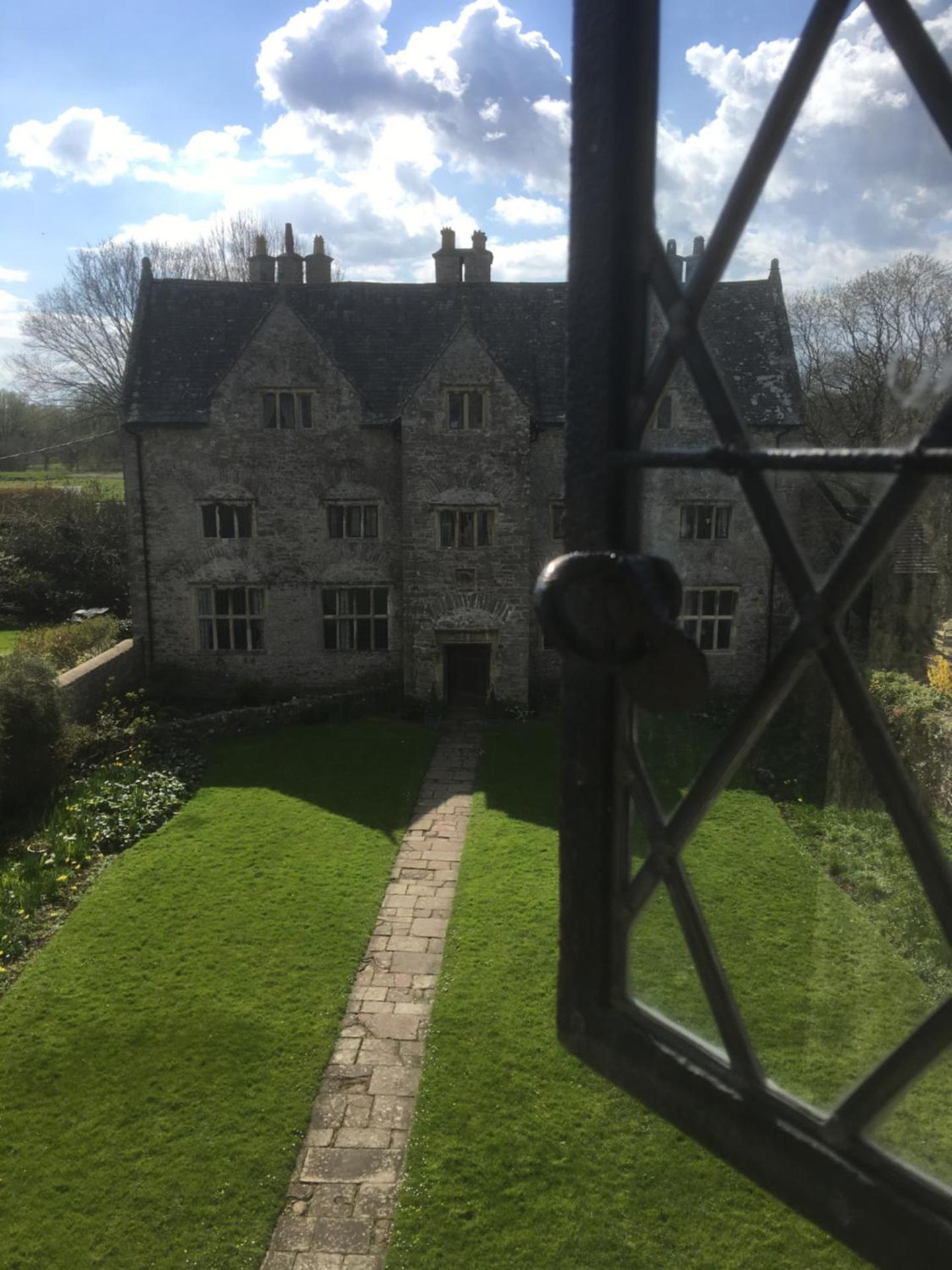 Welsh Gatehouse, Historic Castle which can cater for Electric Vehicle