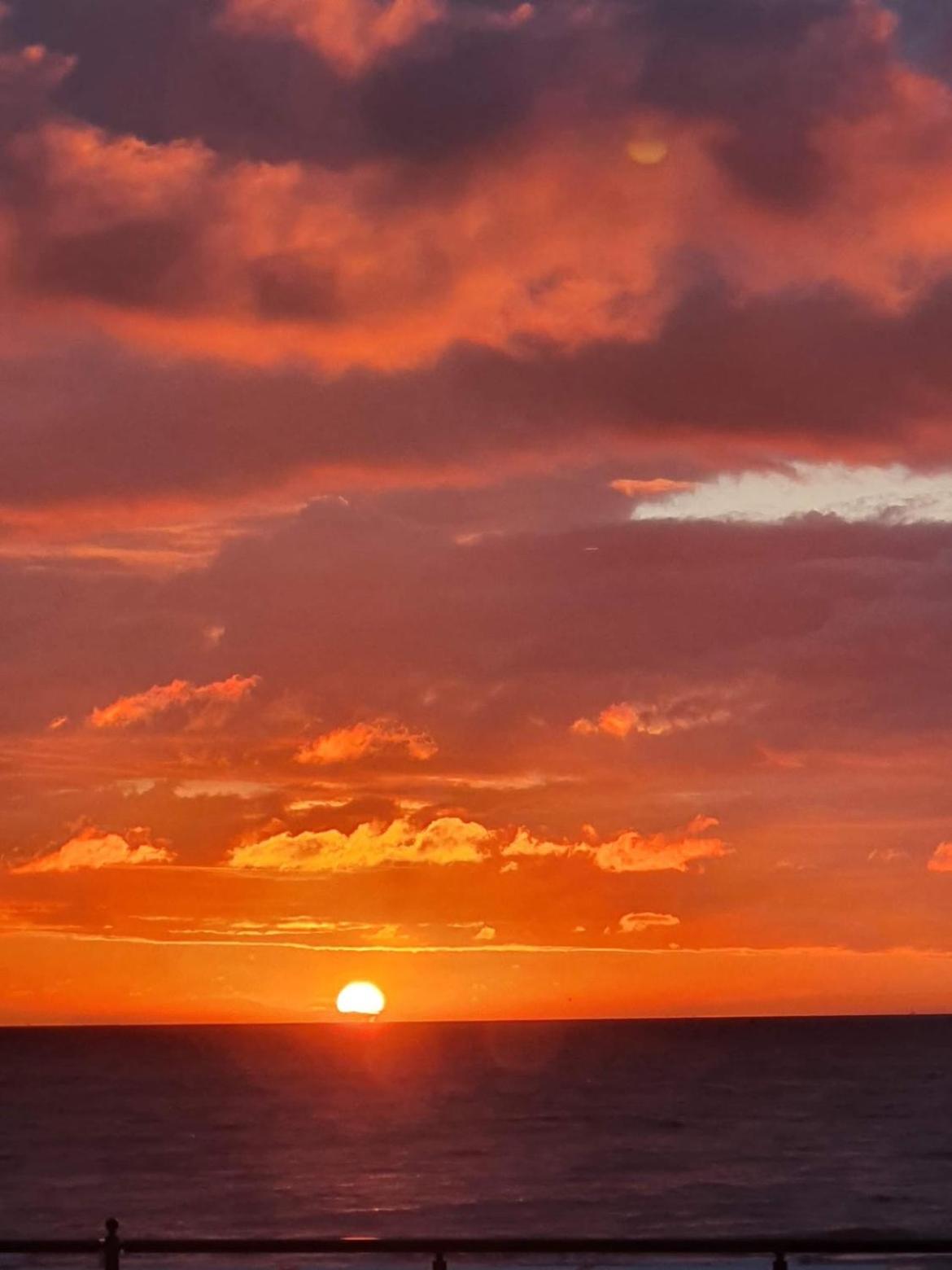Zeezicht, volledig gerenoveerd luxe appartement