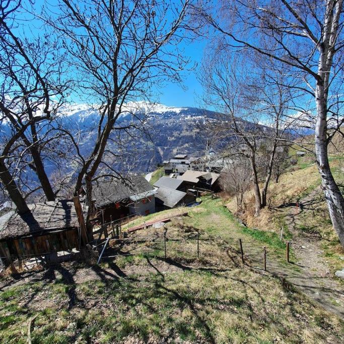 Gîte de Mase sur la rive droite du Val d'Hérens