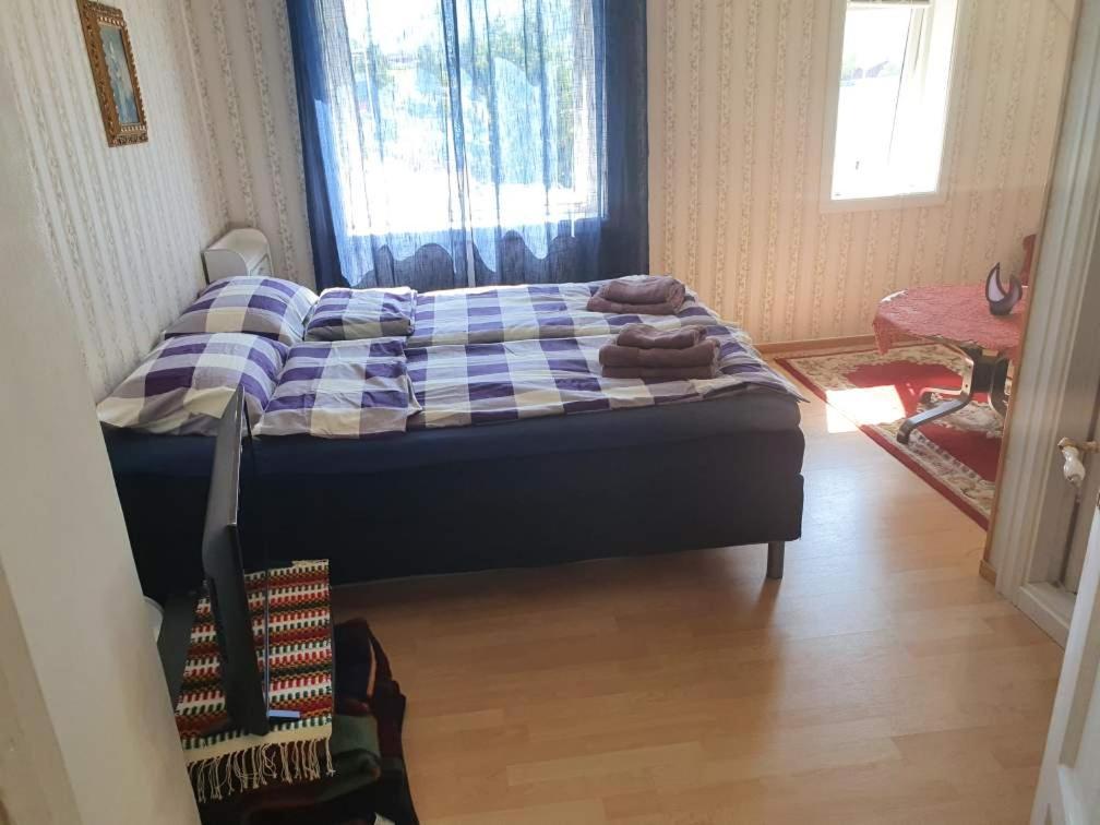 Sjarmerende feriehus i Olden rett ved fjorden