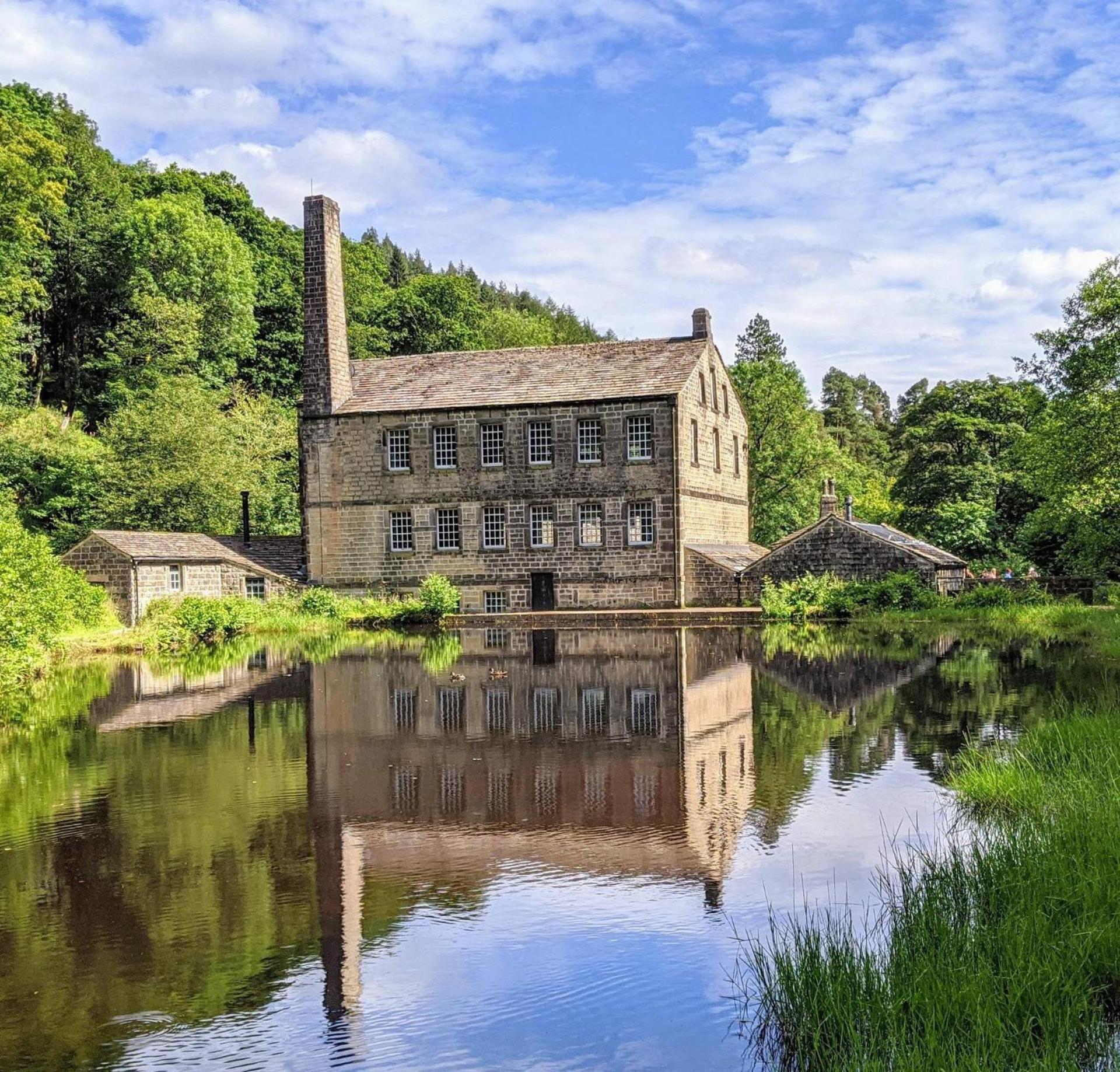 Nutclough Cottage - Log Fire and Valley View - Sleeps 2