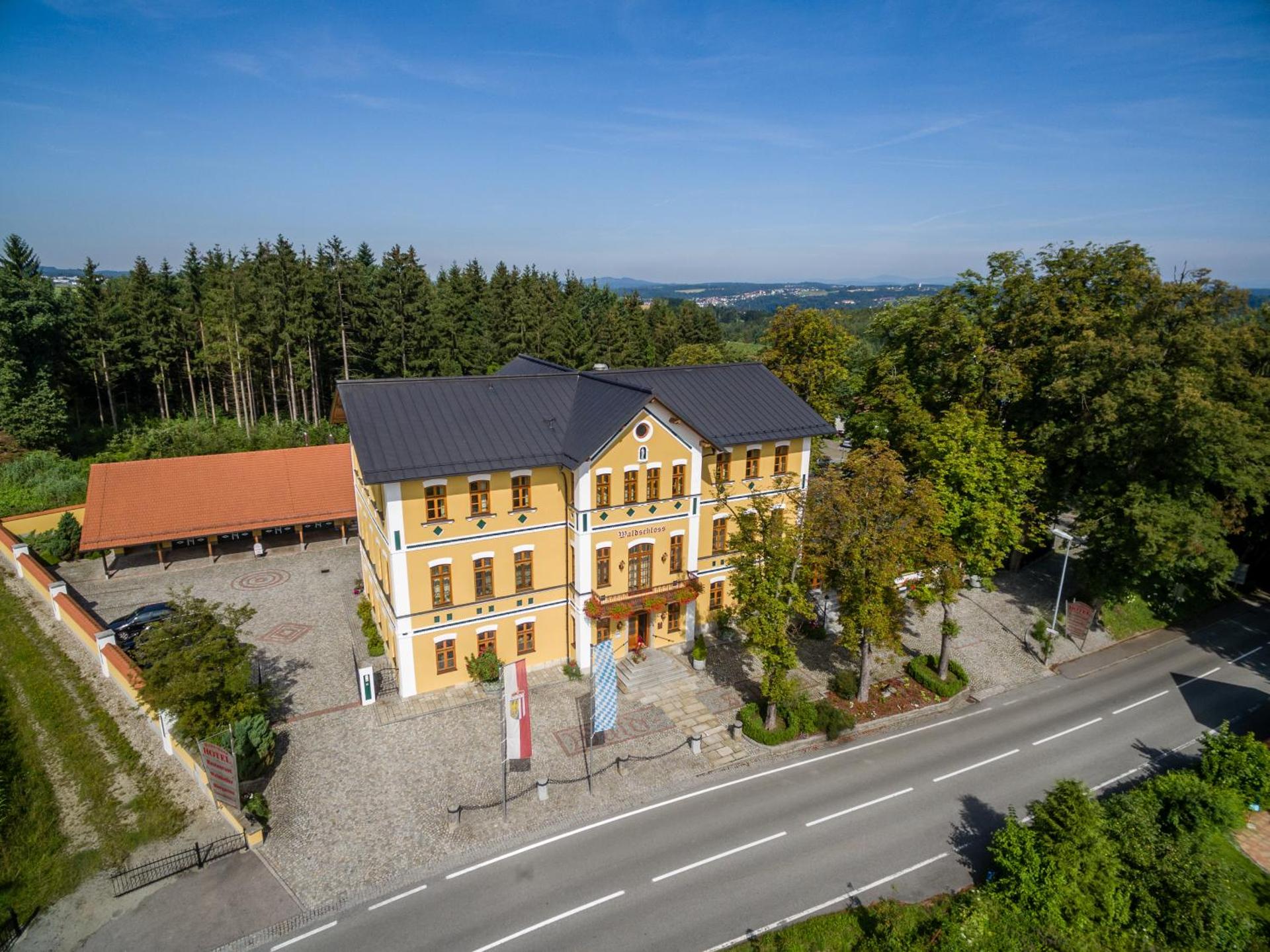 Hotel & Restaurant Waldschloss