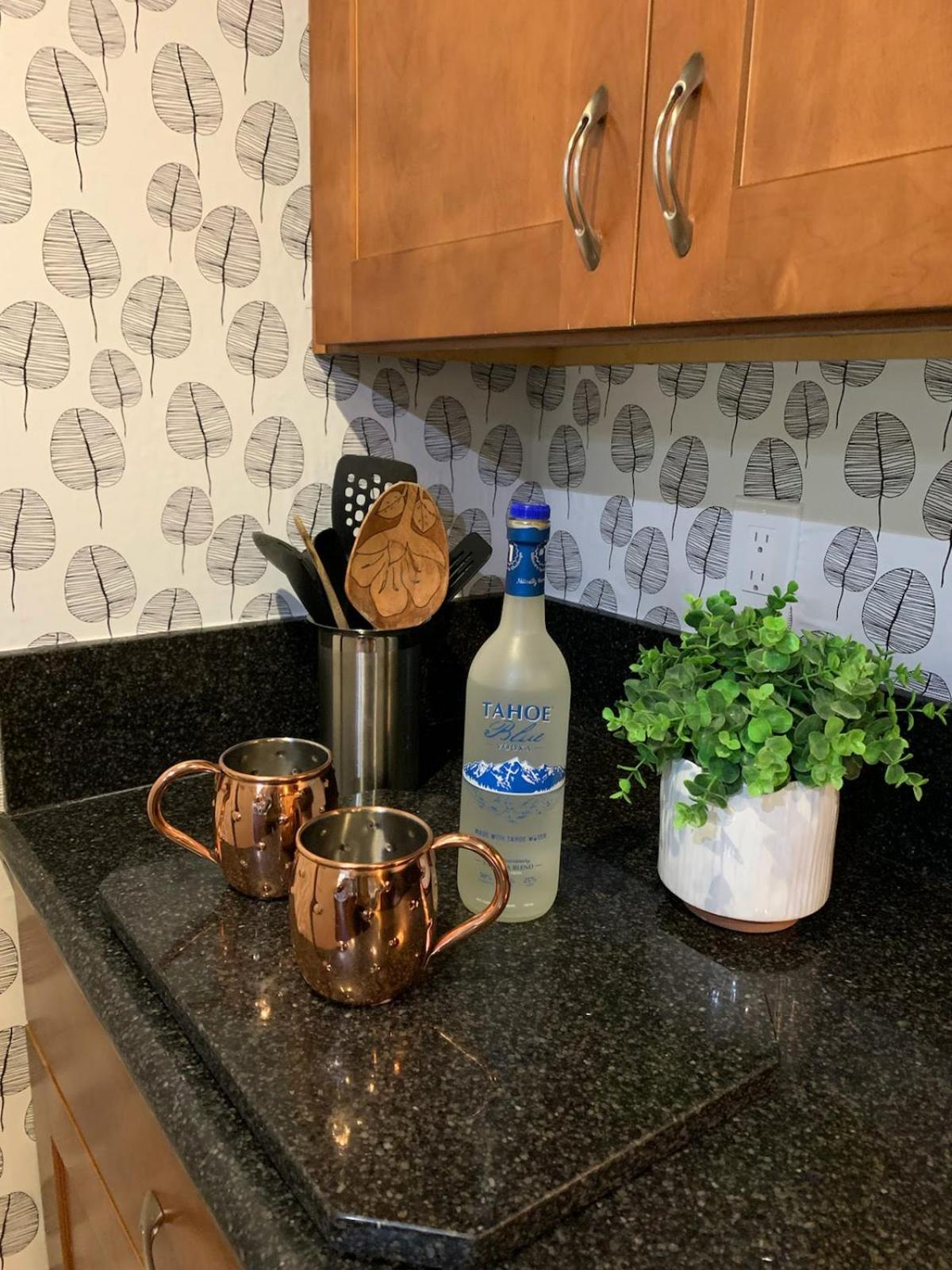 Woodsy retreat near Northstar & lake