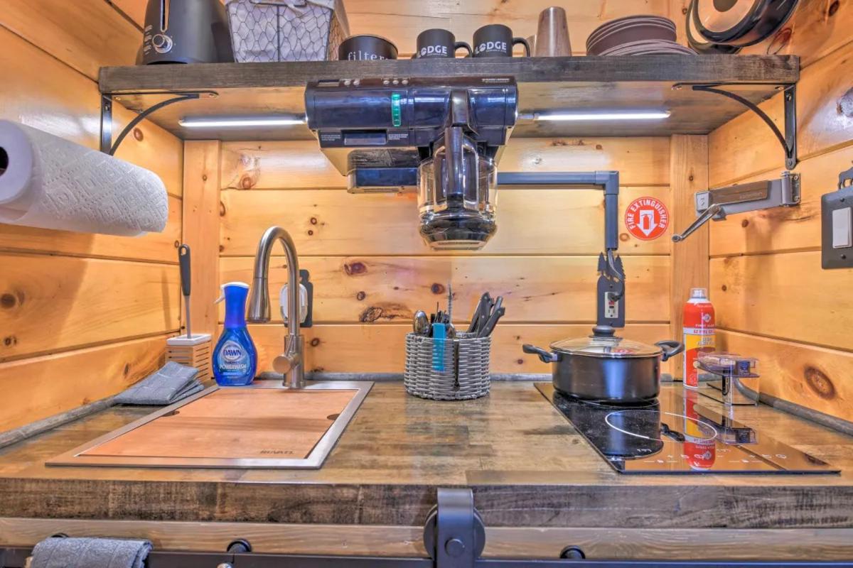 Apartment with Mountain View