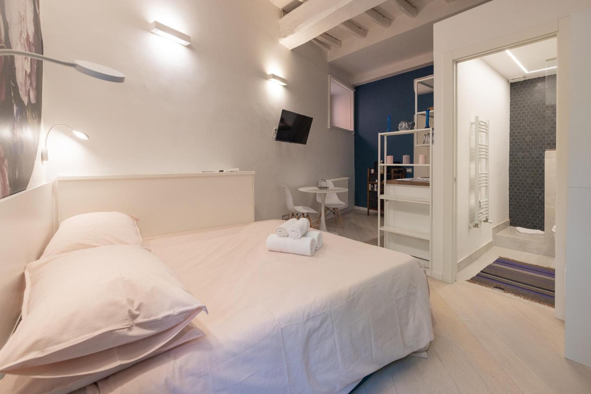 Rione Monti Studio Apt with private garden