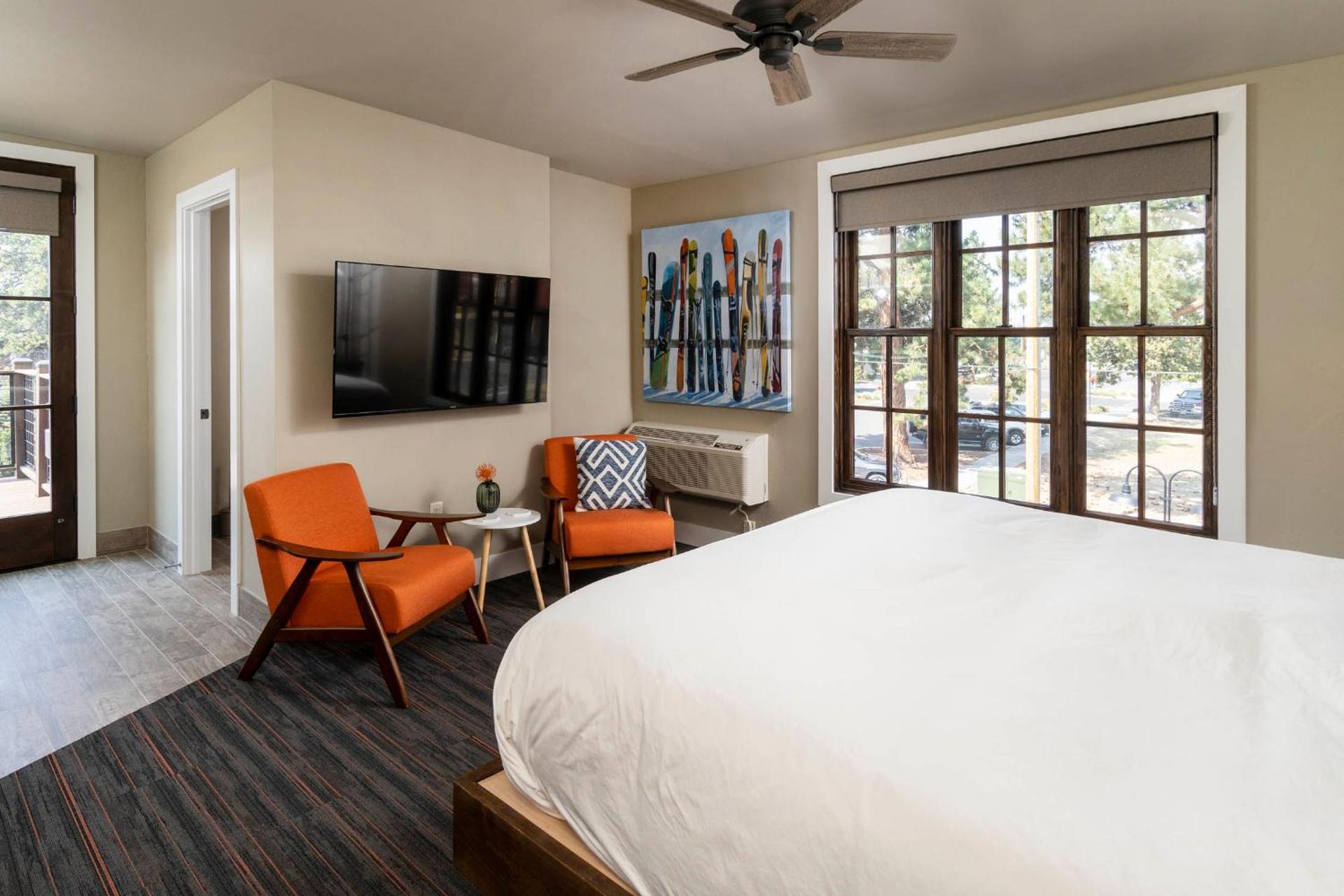 Ski Inn Taphouse Hotel