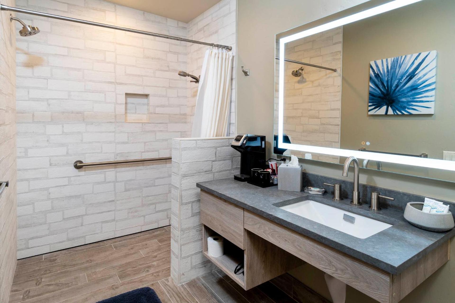 Ski Inn Taphouse Hotel