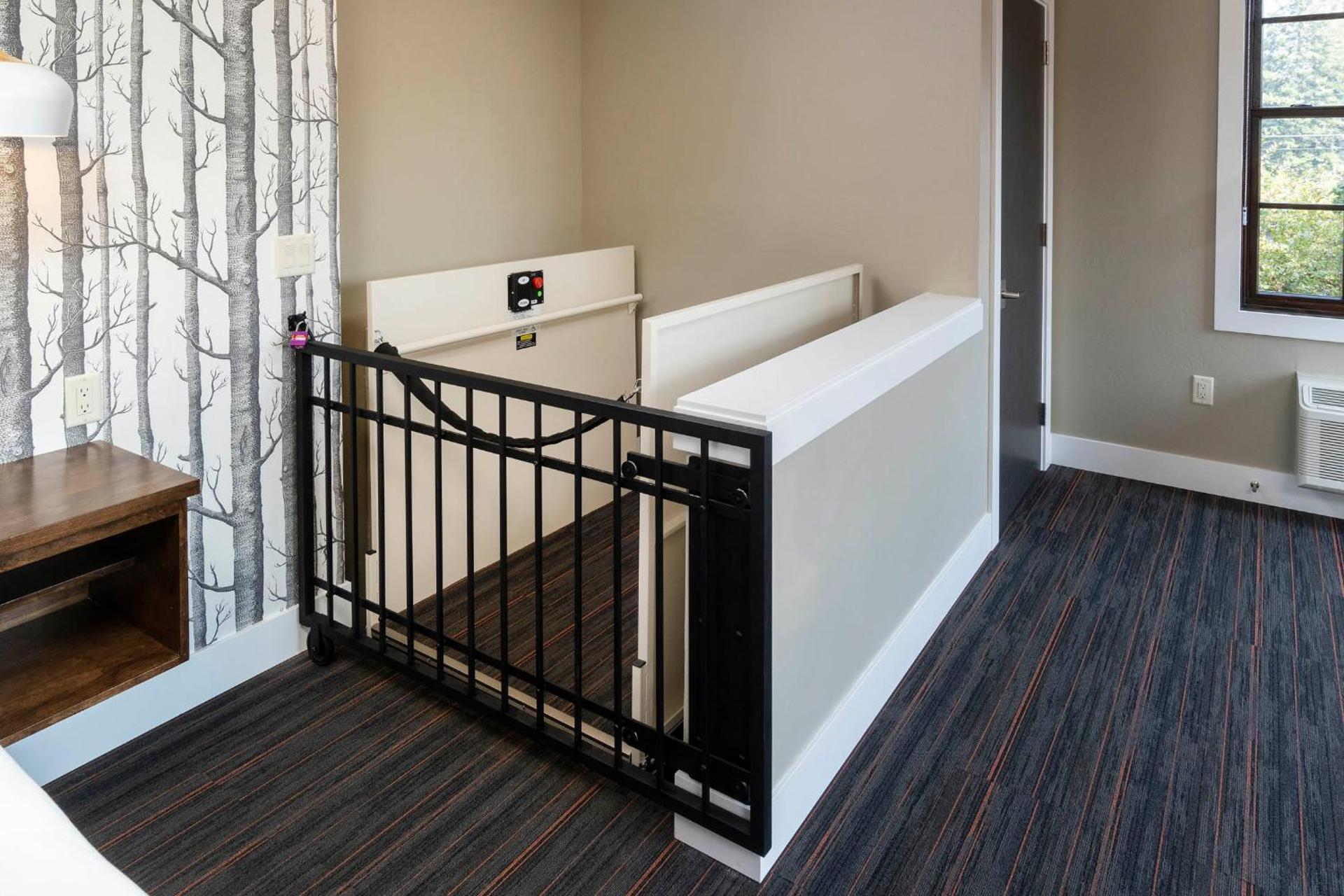 Ski Inn Taphouse Hotel