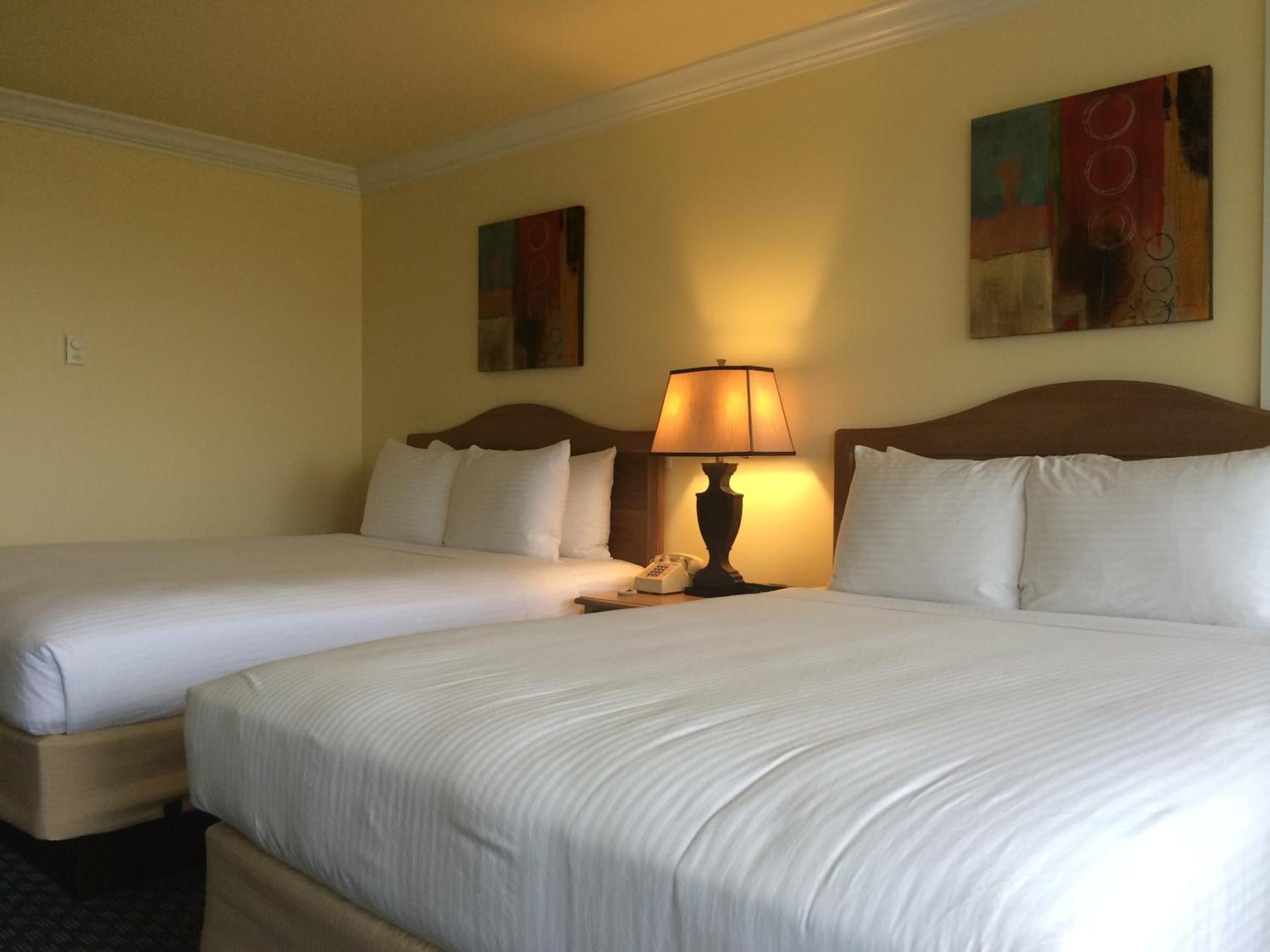 Queen Room with Two Queen Beds with Sea View