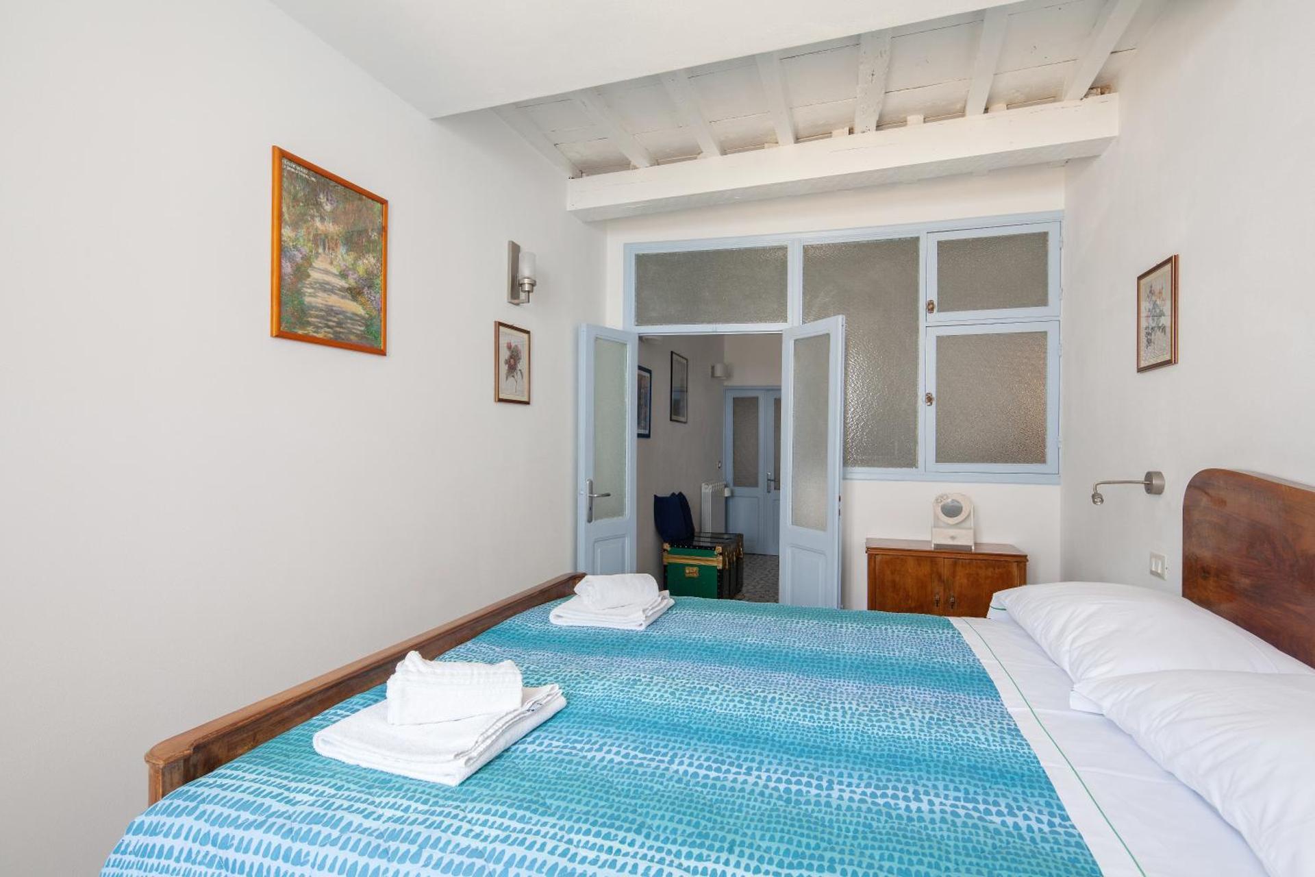 Casa GiGio 011030-LT-0223