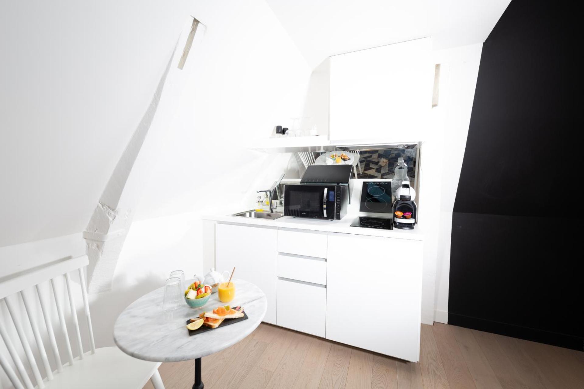 Kitchen or kitchenette