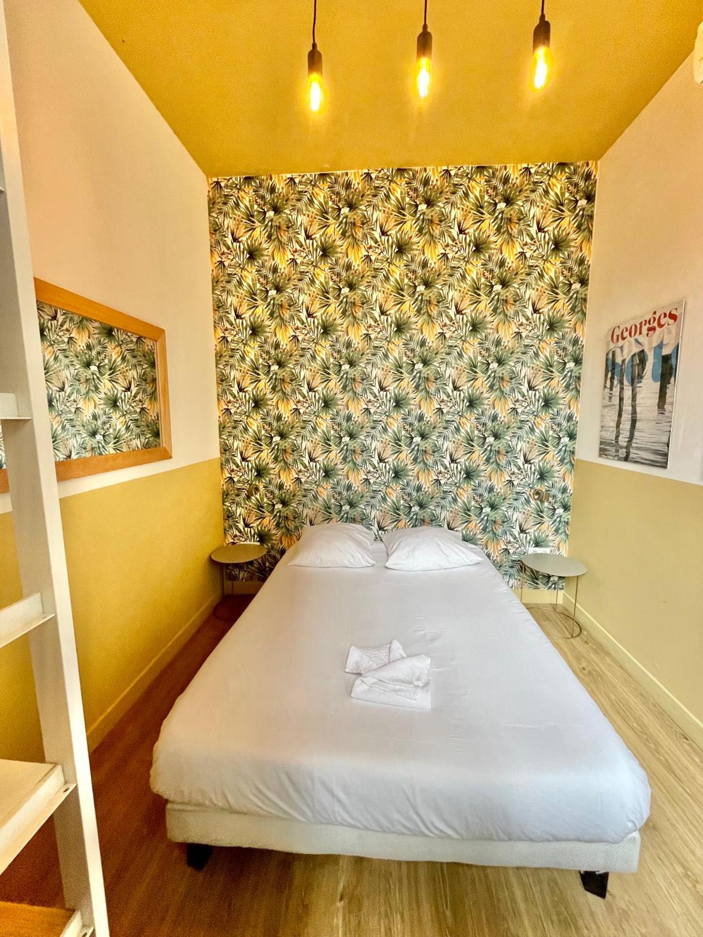 Standard Double Room with Shared Bathroom